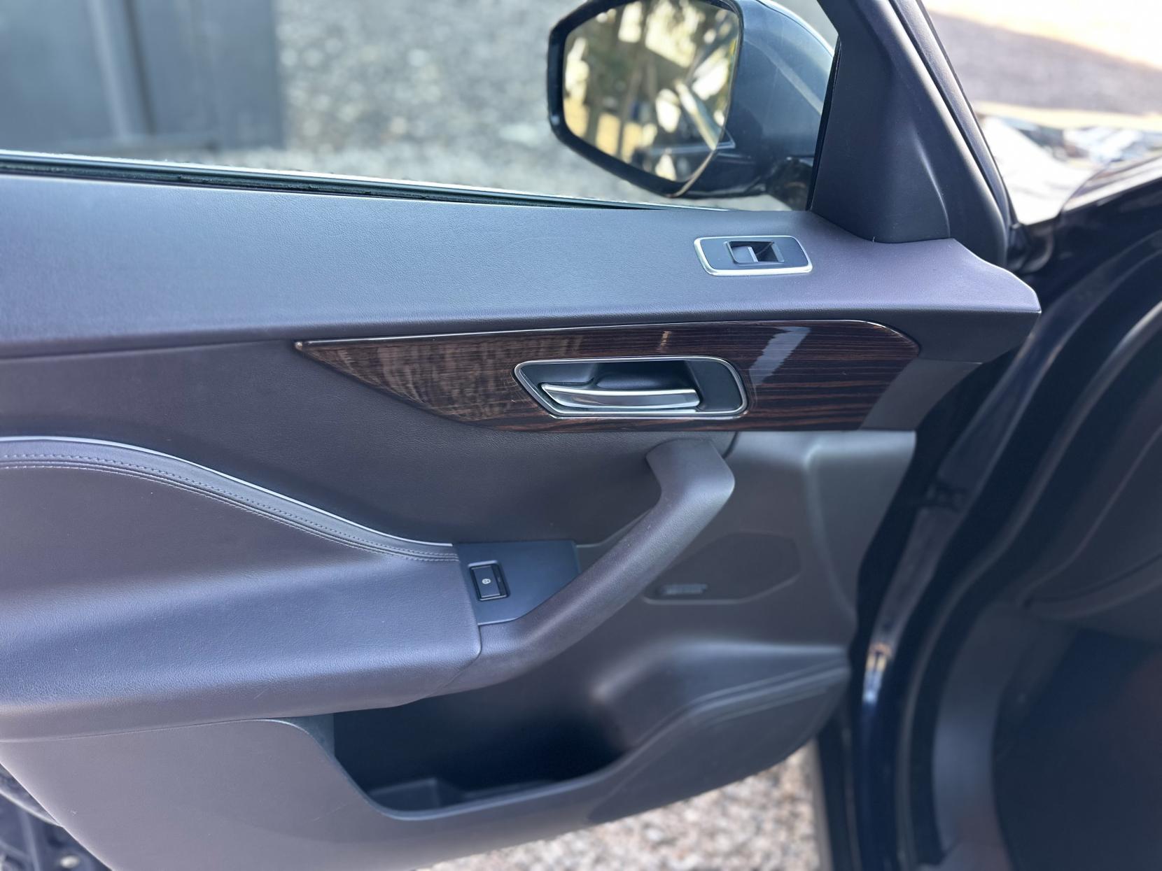 Jaguar F-PACE 2.0 D180 Portfolio SUV 5dr Diesel Auto AWD Euro 6 (s/s) (180 ps)