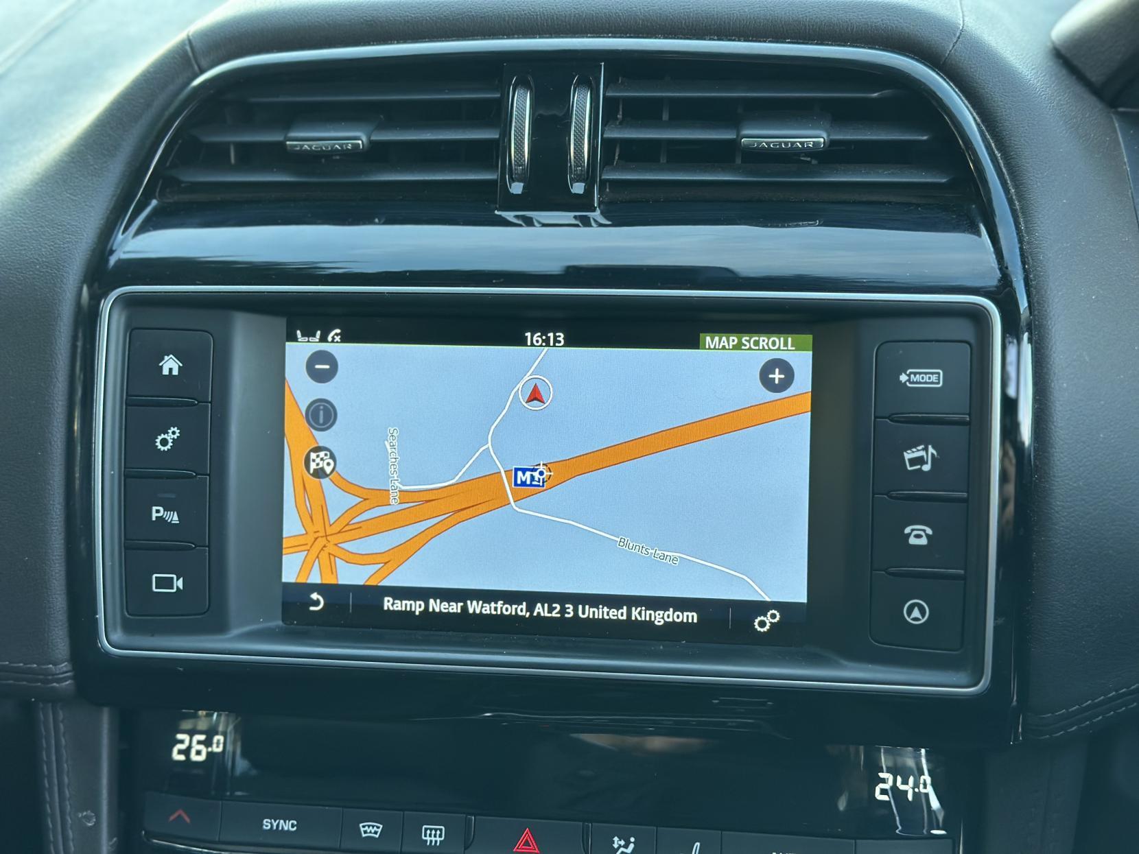 Jaguar F-PACE 2.0 D180 Portfolio SUV 5dr Diesel Auto AWD Euro 6 (s/s) (180 ps)