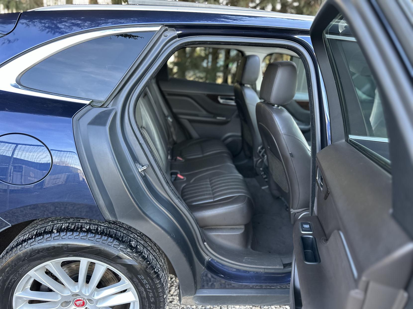 Jaguar F-PACE 2.0 D180 Portfolio SUV 5dr Diesel Auto AWD Euro 6 (s/s) (180 ps)