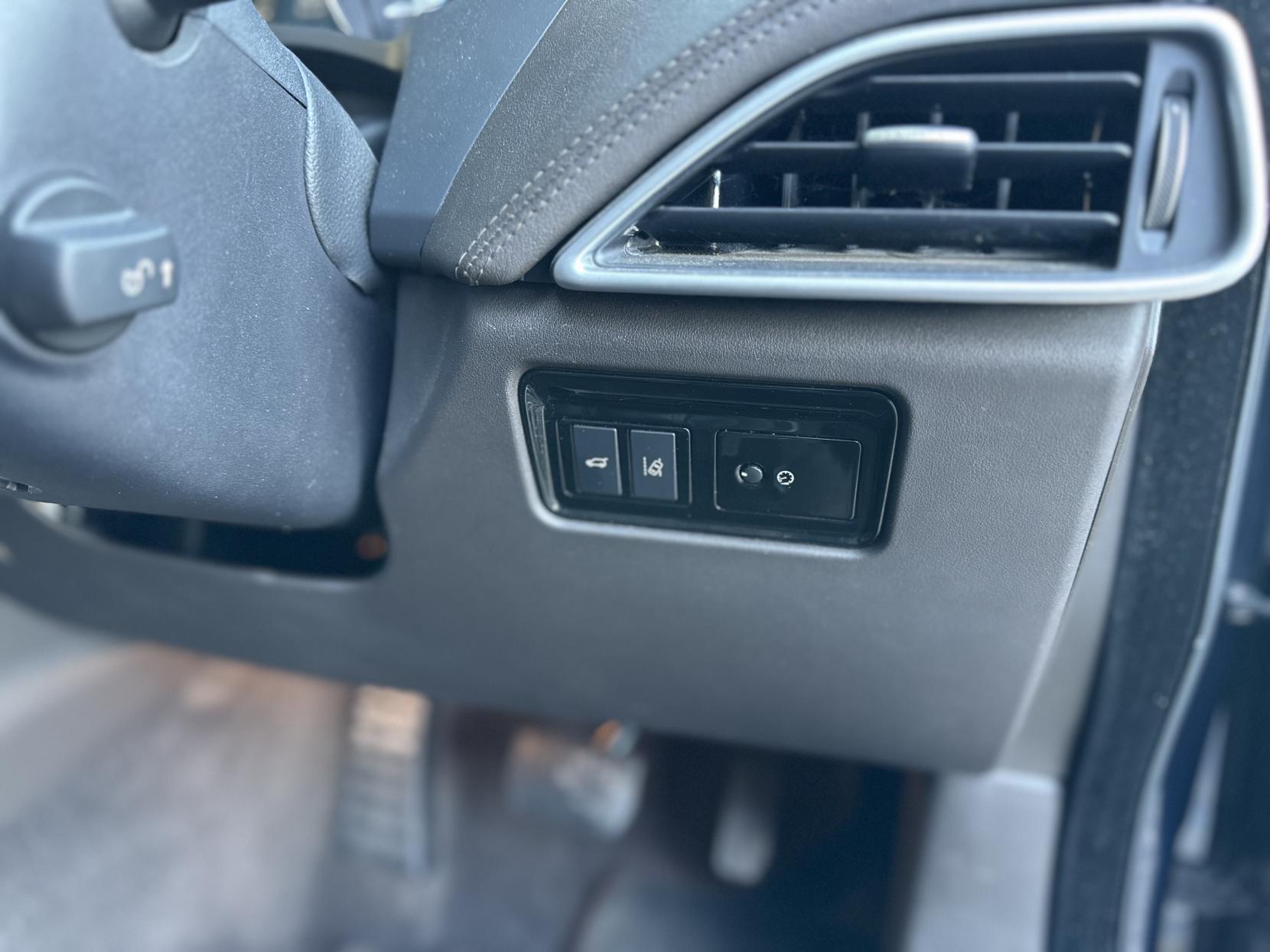 Jaguar F-PACE 2.0 D180 Portfolio SUV 5dr Diesel Auto AWD Euro 6 (s/s) (180 ps)