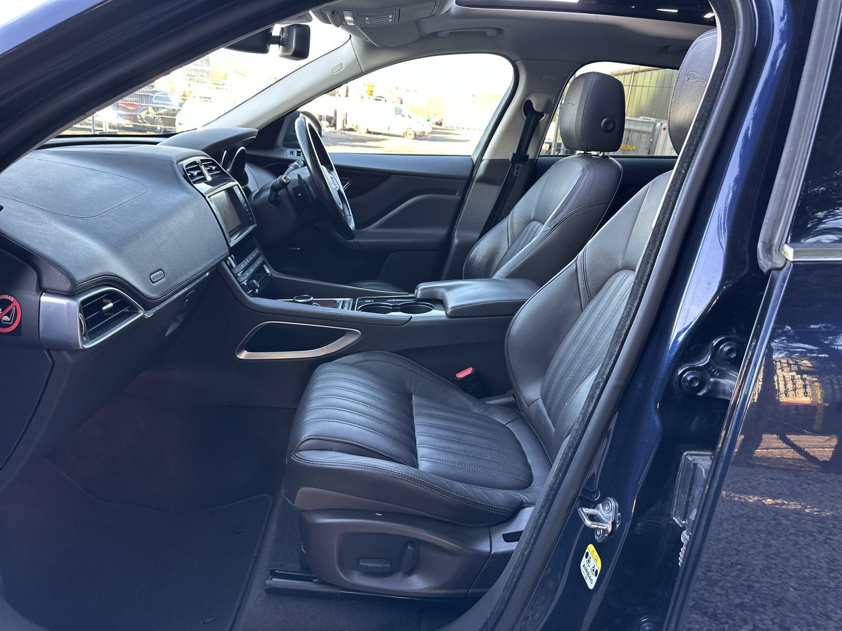 Jaguar F-PACE 2.0 D180 Portfolio SUV 5dr Diesel Auto AWD Euro 6 (s/s) (180 ps)