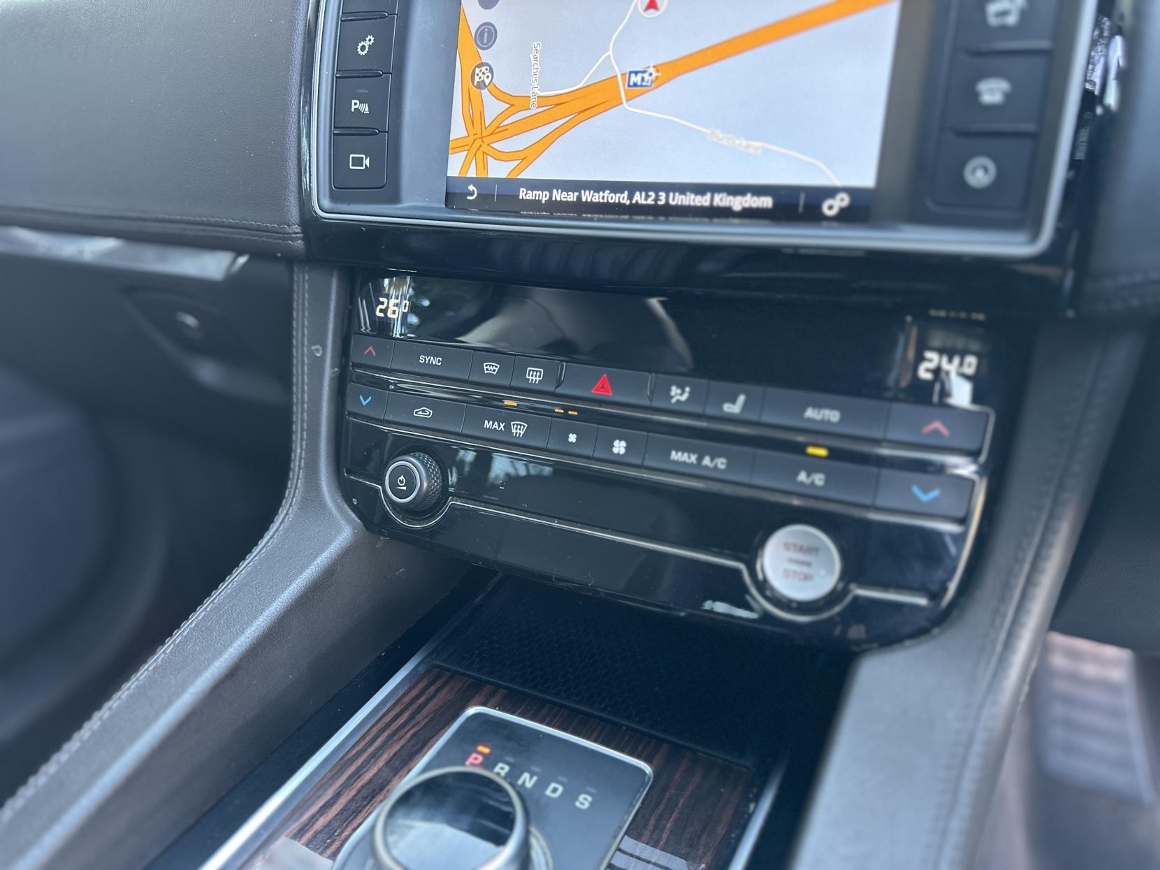 Jaguar F-PACE 2.0 D180 Portfolio SUV 5dr Diesel Auto AWD Euro 6 (s/s) (180 ps)