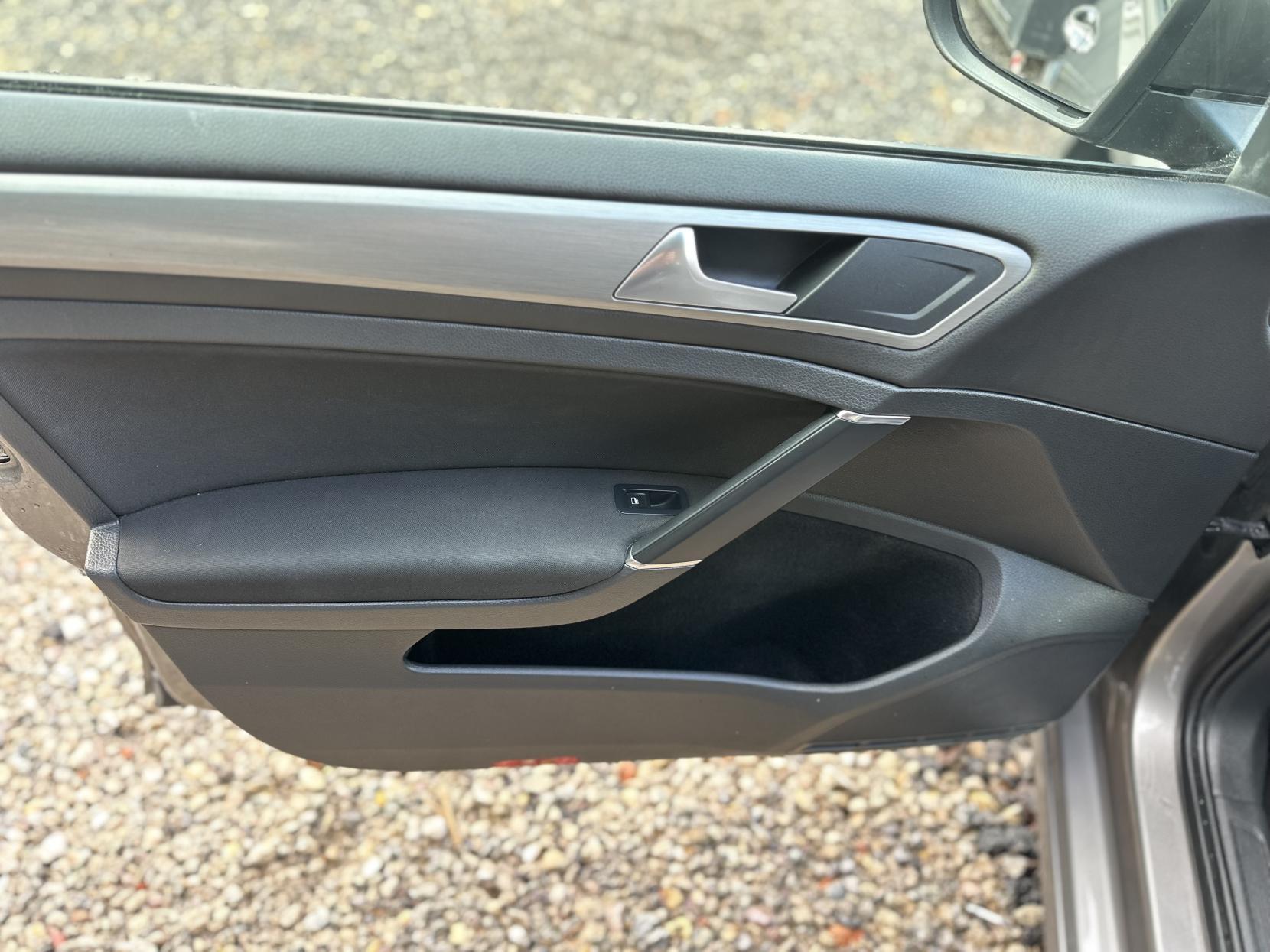 Volkswagen Golf 1.4 TSI BlueMotion Tech SE Hatchback 5dr Petrol DSG Euro 5 (s/s) (122 ps)