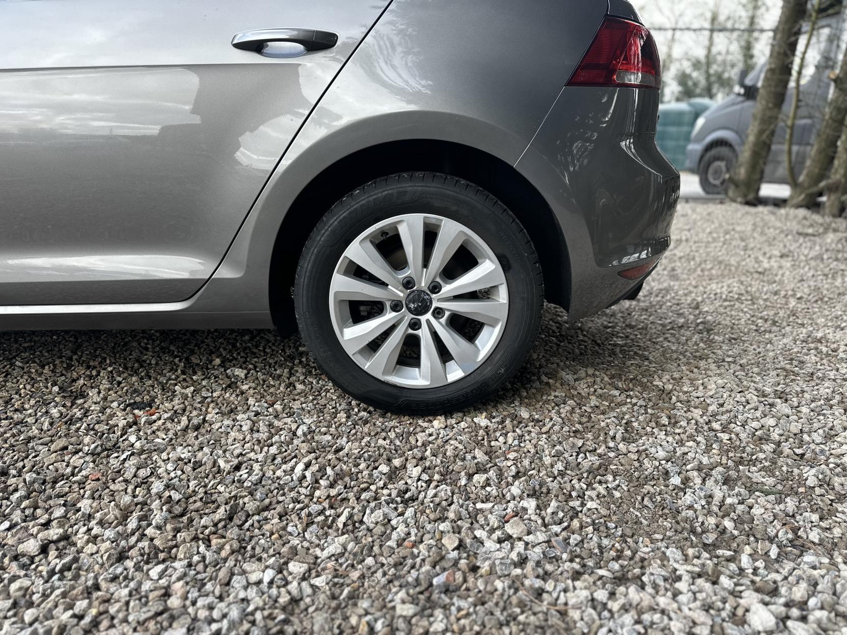 Volkswagen Golf 1.4 TSI BlueMotion Tech SE Hatchback 5dr Petrol DSG Euro 5 (s/s) (122 ps)