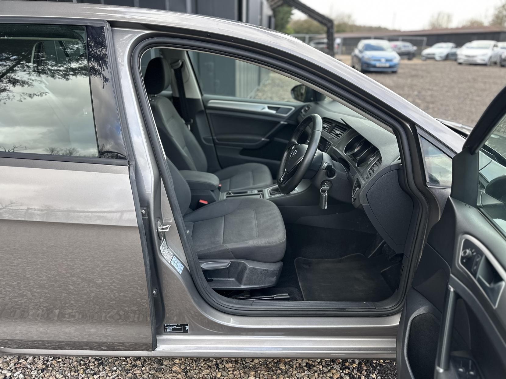 Volkswagen Golf 1.4 TSI BlueMotion Tech SE Hatchback 5dr Petrol DSG Euro 5 (s/s) (122 ps)