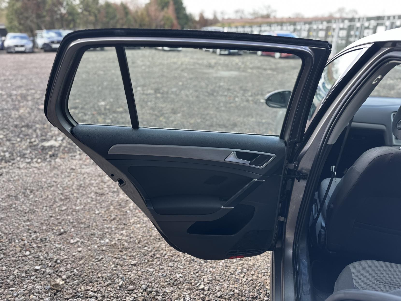 Volkswagen Golf 1.4 TSI BlueMotion Tech SE Hatchback 5dr Petrol DSG Euro 5 (s/s) (122 ps)