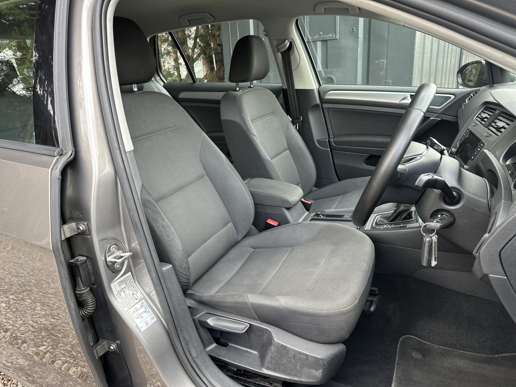 Volkswagen Golf 1.4 TSI BlueMotion Tech SE Hatchback 5dr Petrol DSG Euro 5 (s/s) (122 ps)