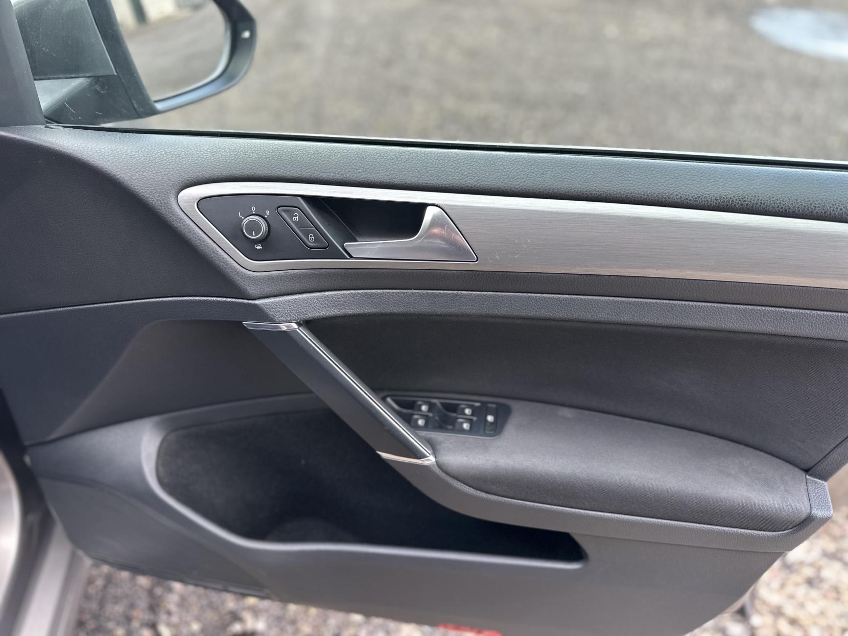 Volkswagen Golf 1.4 TSI BlueMotion Tech SE Hatchback 5dr Petrol DSG Euro 5 (s/s) (122 ps)