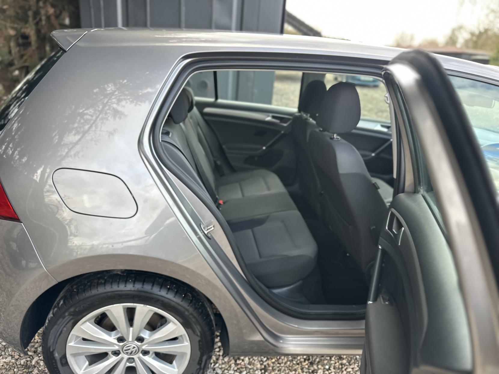 Volkswagen Golf 1.4 TSI BlueMotion Tech SE Hatchback 5dr Petrol DSG Euro 5 (s/s) (122 ps)