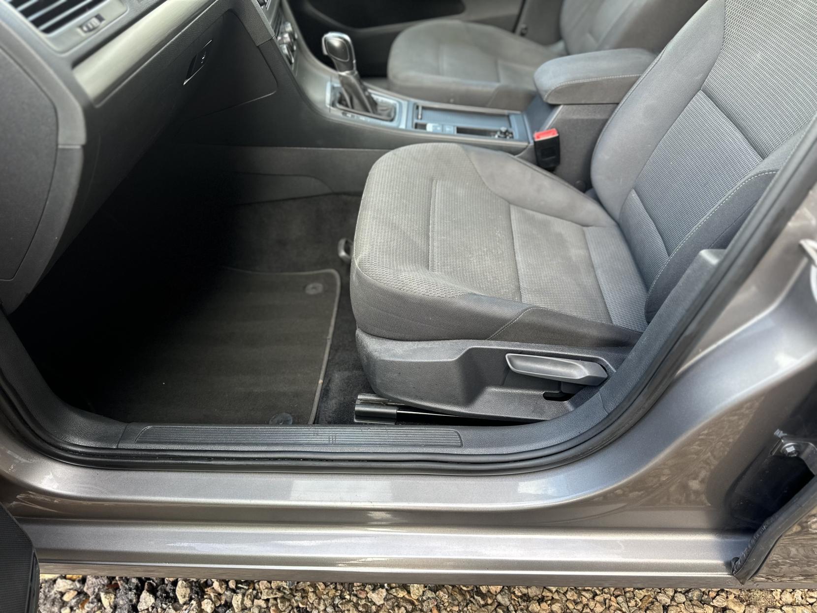 Volkswagen Golf 1.4 TSI BlueMotion Tech SE Hatchback 5dr Petrol DSG Euro 5 (s/s) (122 ps)