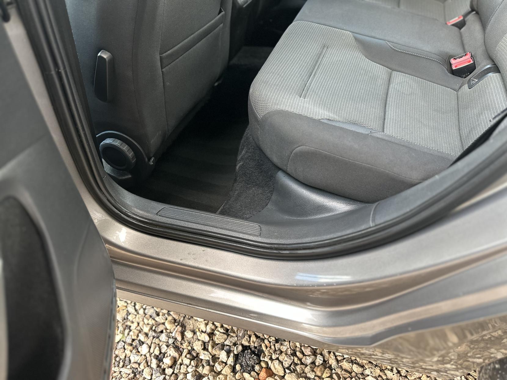 Volkswagen Golf 1.4 TSI BlueMotion Tech SE Hatchback 5dr Petrol DSG Euro 5 (s/s) (122 ps)