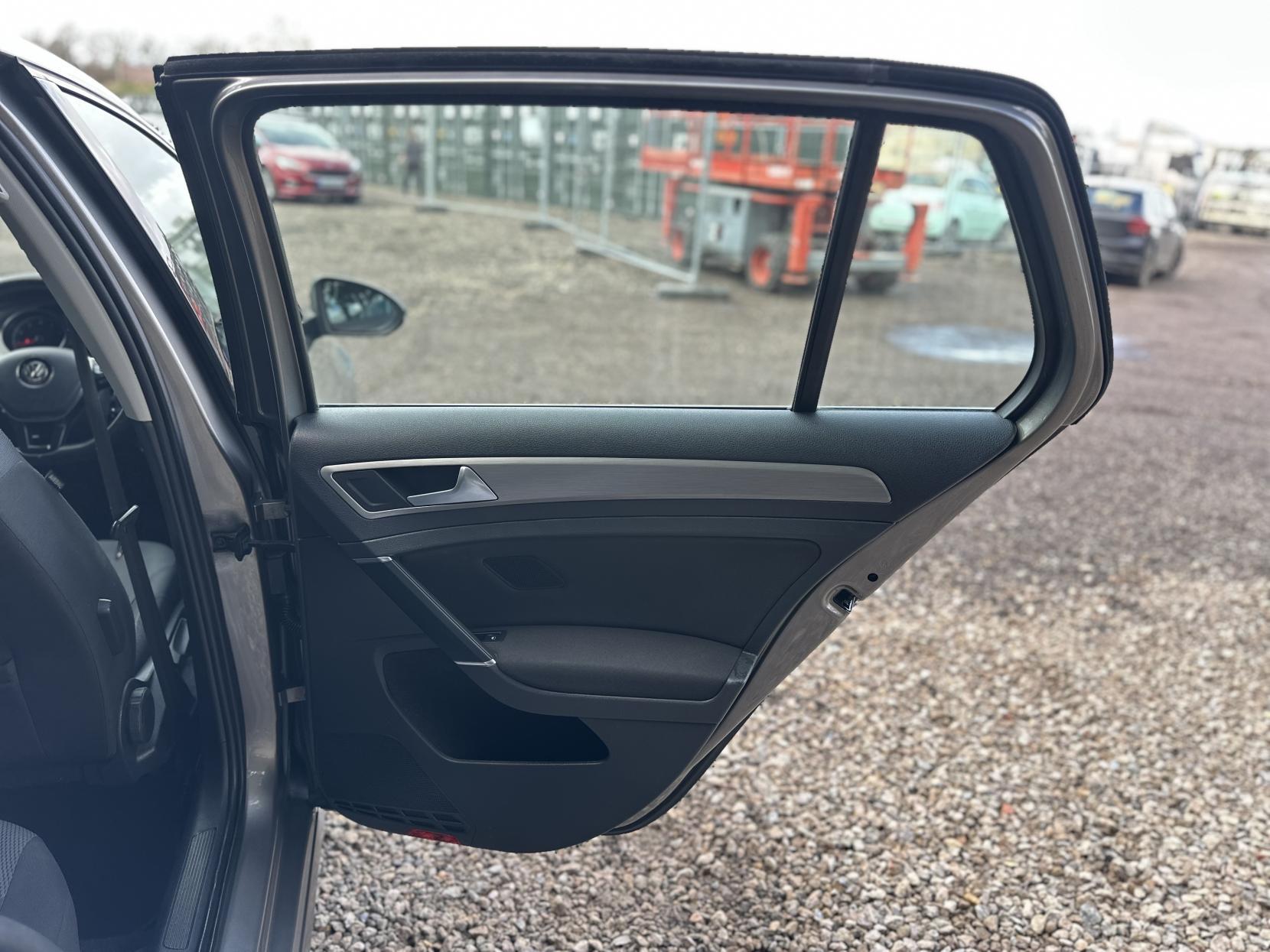 Volkswagen Golf 1.4 TSI BlueMotion Tech SE Hatchback 5dr Petrol DSG Euro 5 (s/s) (122 ps)