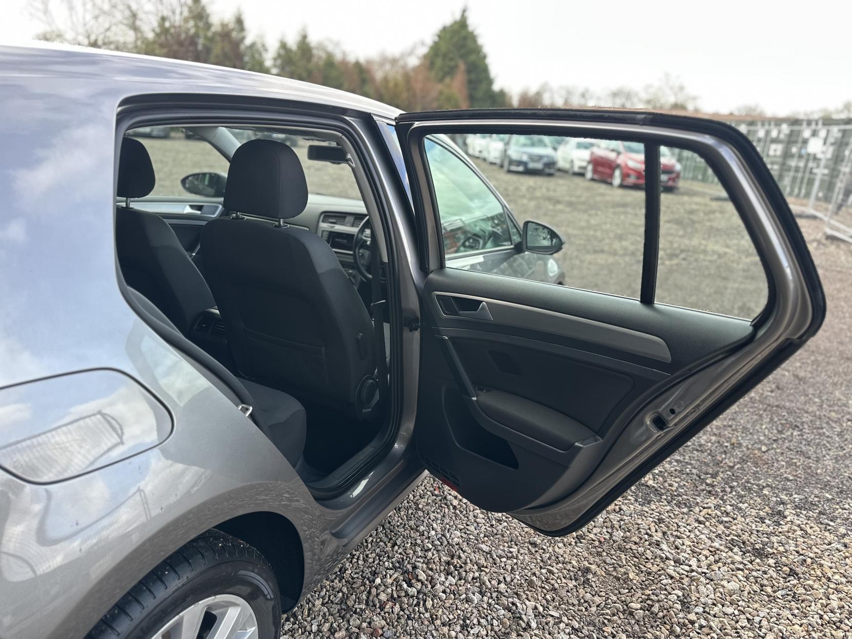 Volkswagen Golf 1.4 TSI BlueMotion Tech SE Hatchback 5dr Petrol DSG Euro 5 (s/s) (122 ps)