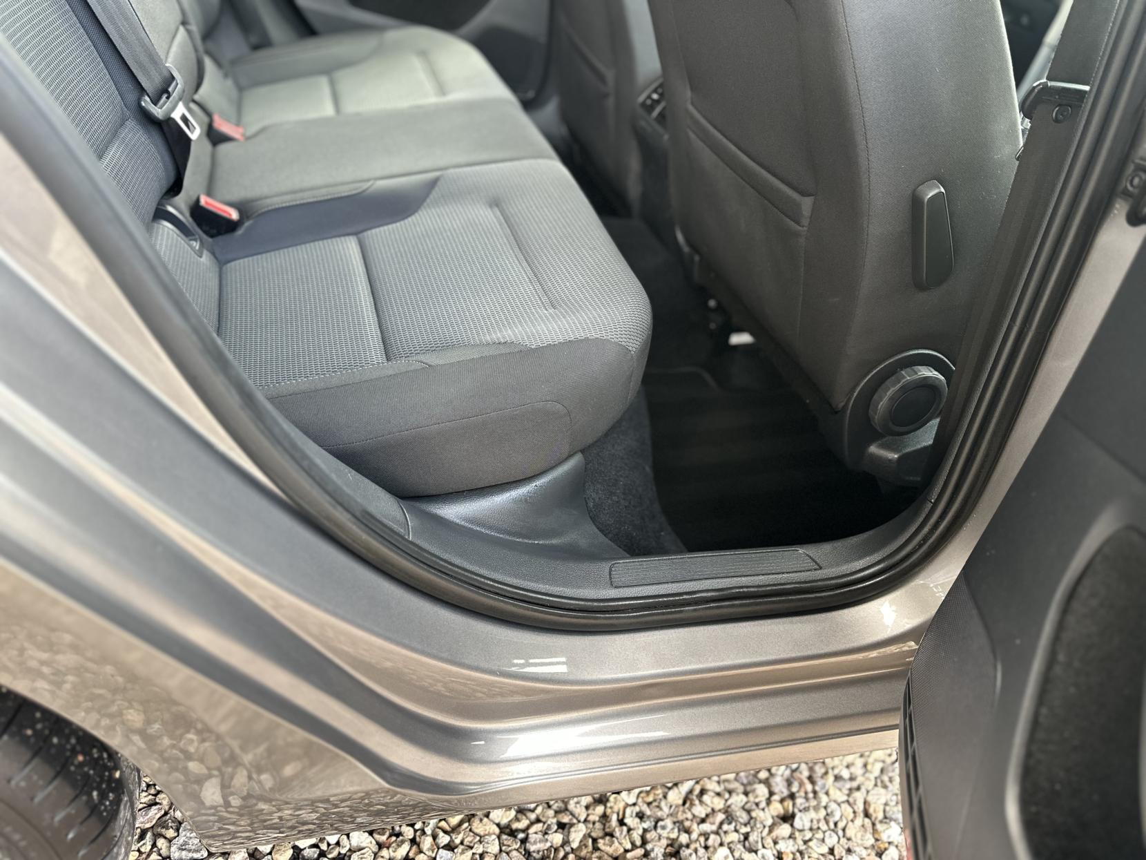 Volkswagen Golf 1.4 TSI BlueMotion Tech SE Hatchback 5dr Petrol DSG Euro 5 (s/s) (122 ps)