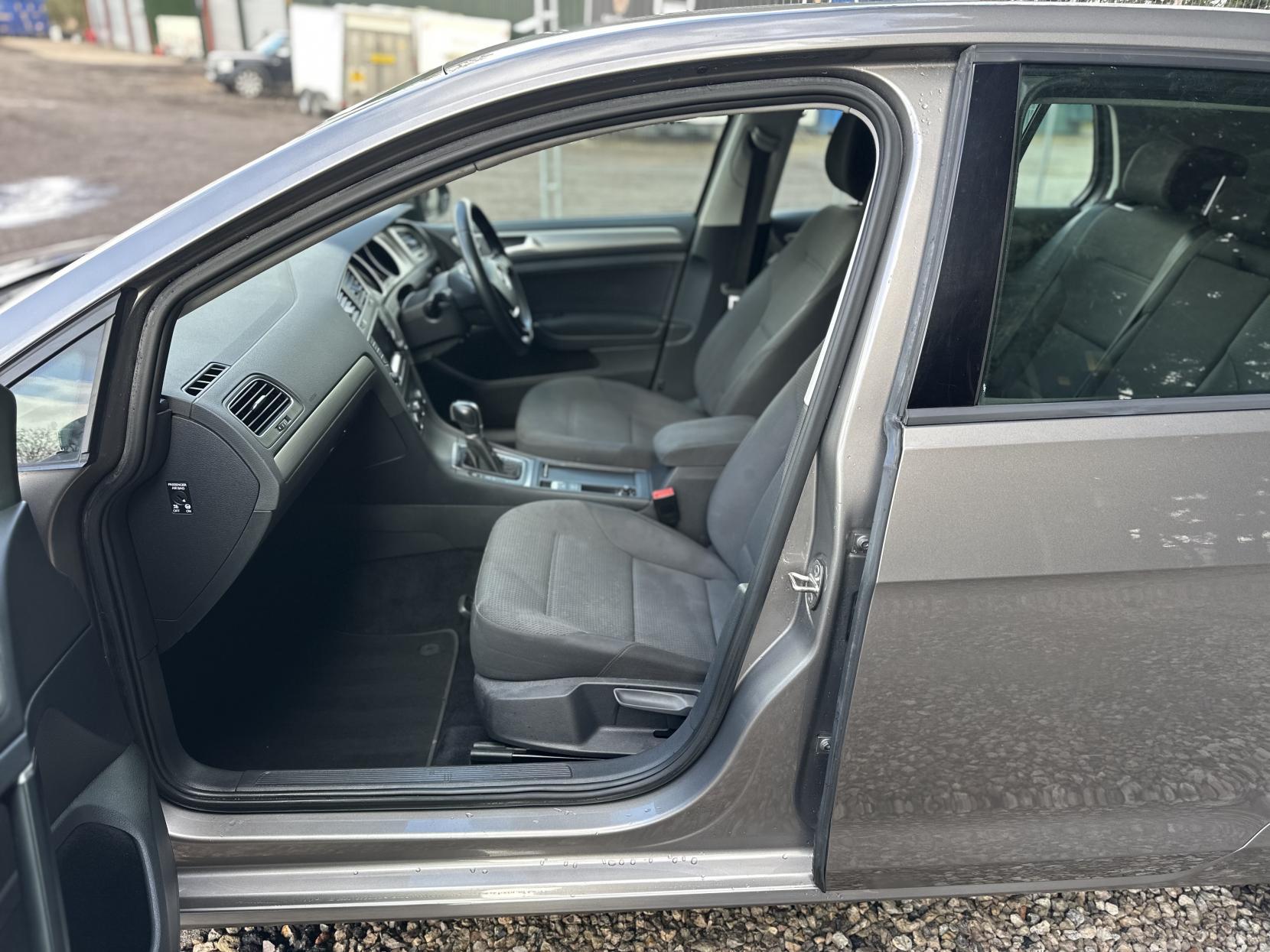 Volkswagen Golf 1.4 TSI BlueMotion Tech SE Hatchback 5dr Petrol DSG Euro 5 (s/s) (122 ps)