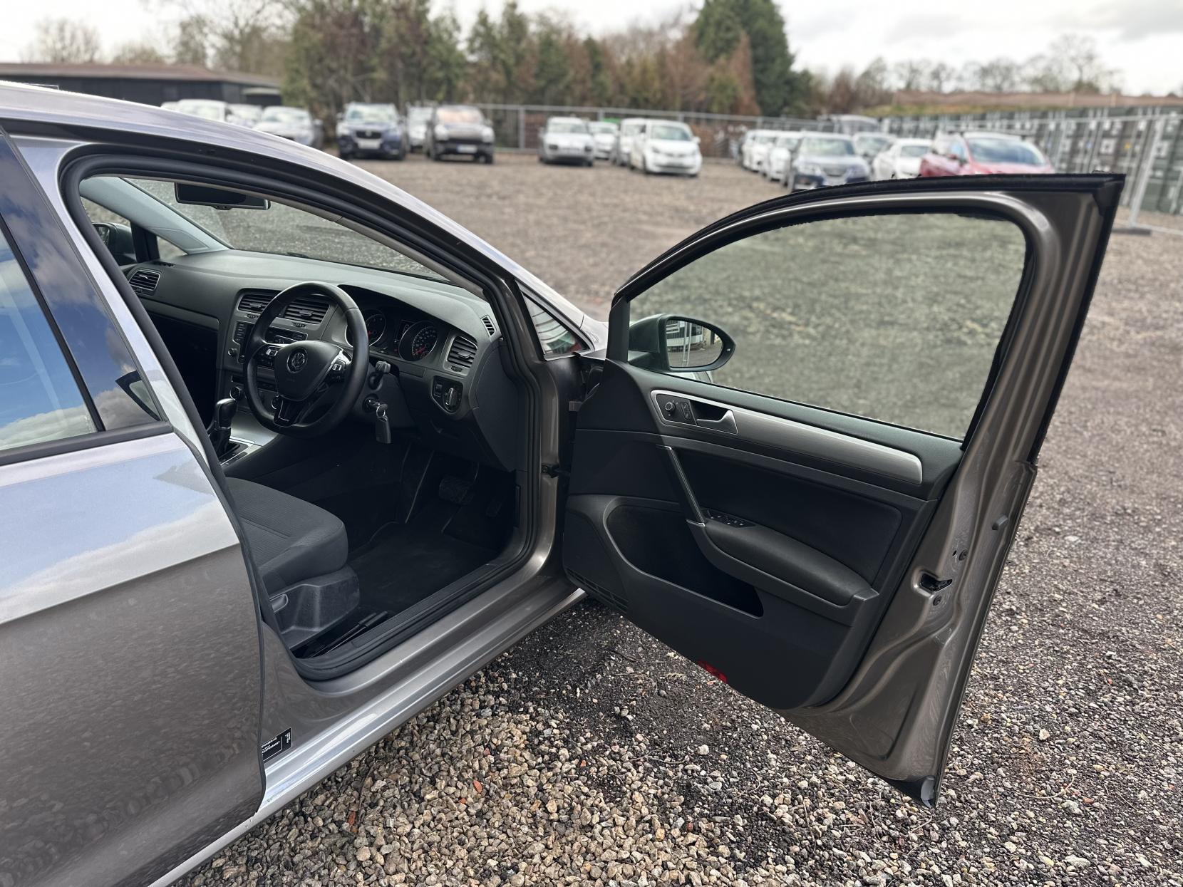 Volkswagen Golf 1.4 TSI BlueMotion Tech SE Hatchback 5dr Petrol DSG Euro 5 (s/s) (122 ps)