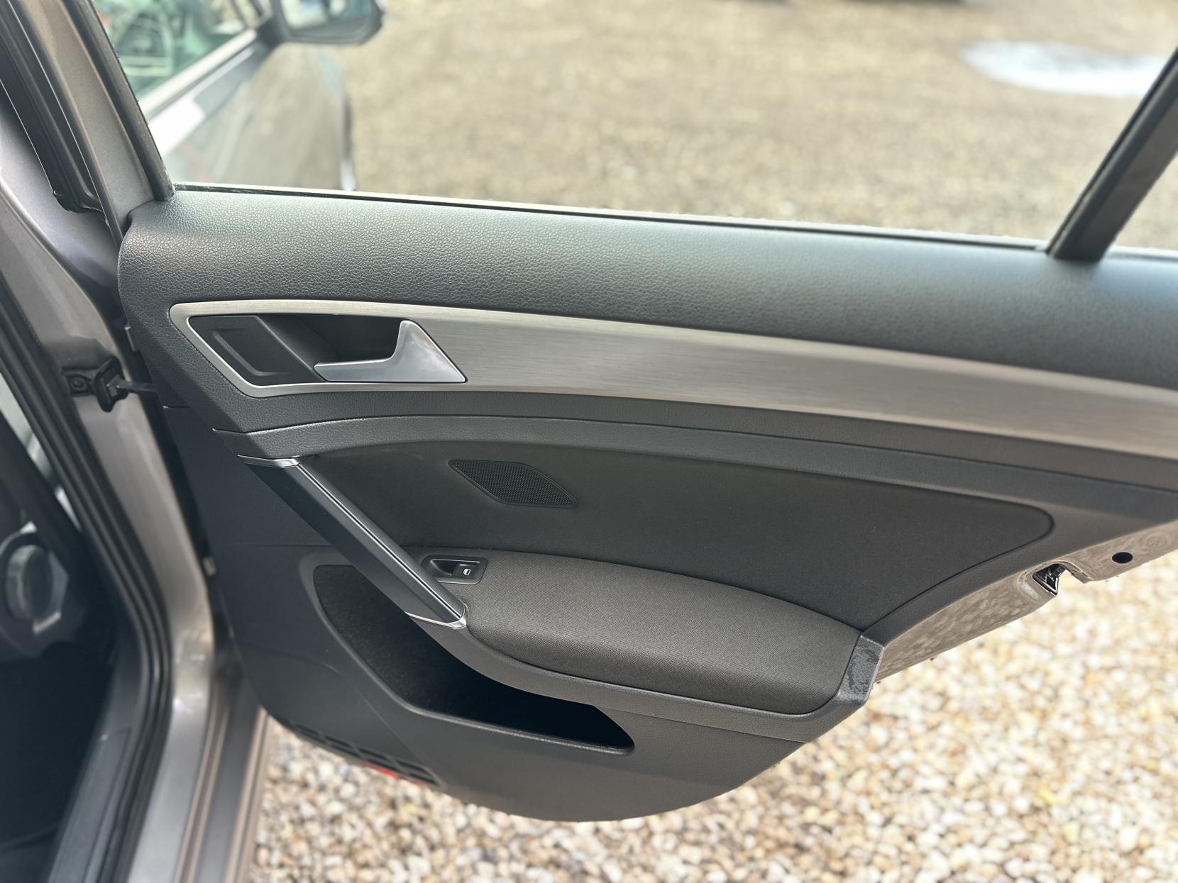 Volkswagen Golf 1.4 TSI BlueMotion Tech SE Hatchback 5dr Petrol DSG Euro 5 (s/s) (122 ps)