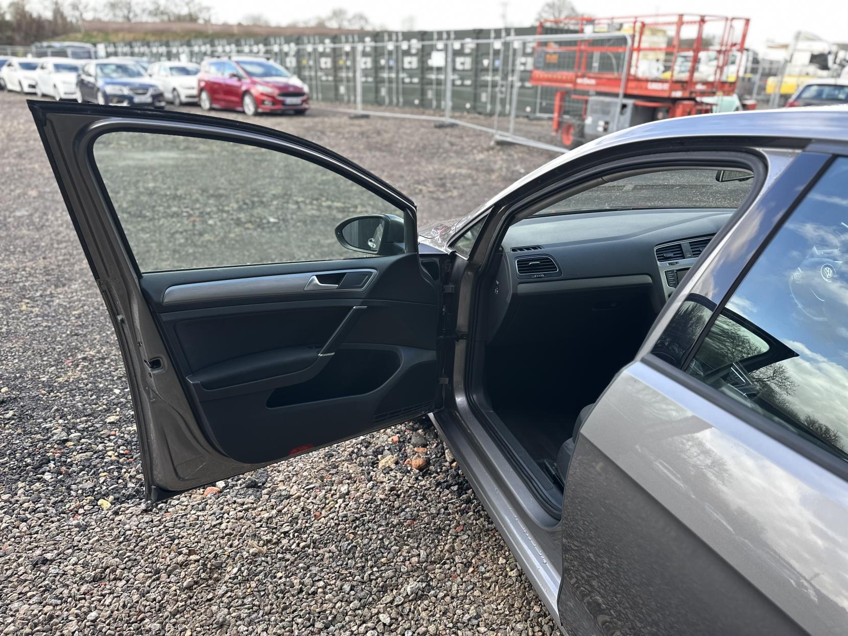 Volkswagen Golf 1.4 TSI BlueMotion Tech SE Hatchback 5dr Petrol DSG Euro 5 (s/s) (122 ps)