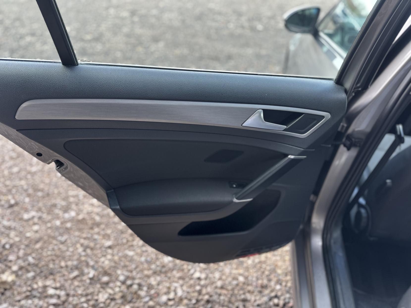 Volkswagen Golf 1.4 TSI BlueMotion Tech SE Hatchback 5dr Petrol DSG Euro 5 (s/s) (122 ps)