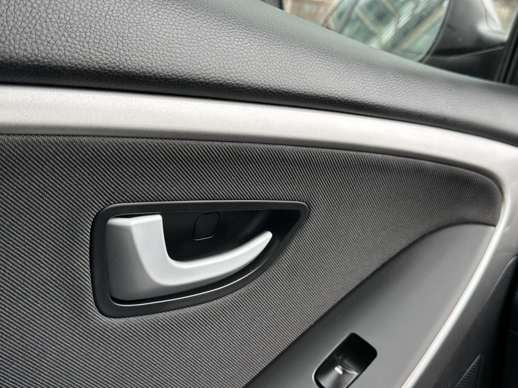 Hyundai i30 1.4 Active Hatchback 5dr Petrol Manual Euro 5 (100 ps)