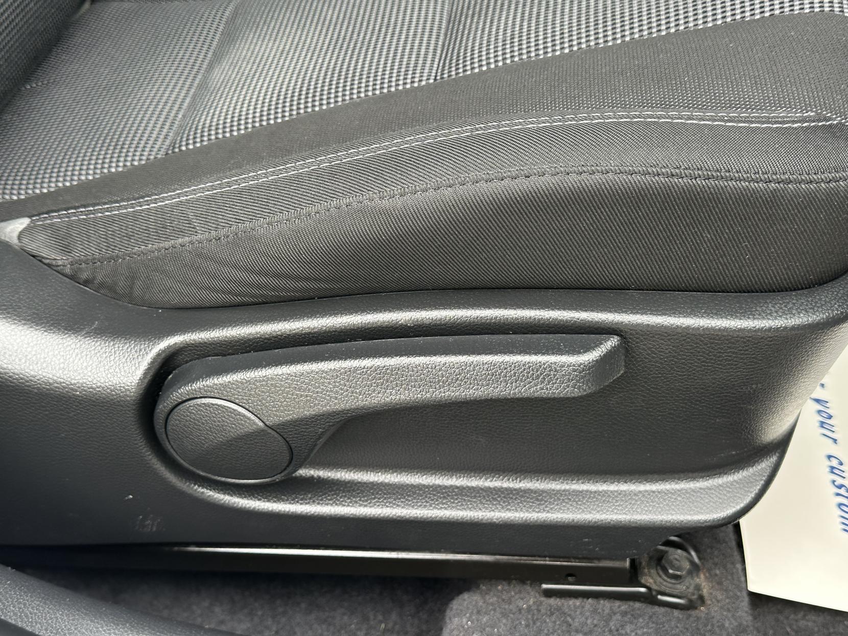 Hyundai i30 1.4 Active Hatchback 5dr Petrol Manual Euro 5 (100 ps)