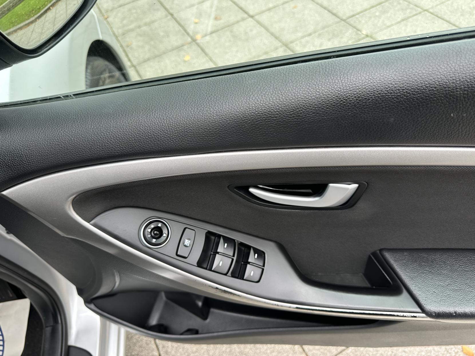 Hyundai i30 1.4 Active Hatchback 5dr Petrol Manual Euro 5 (100 ps)