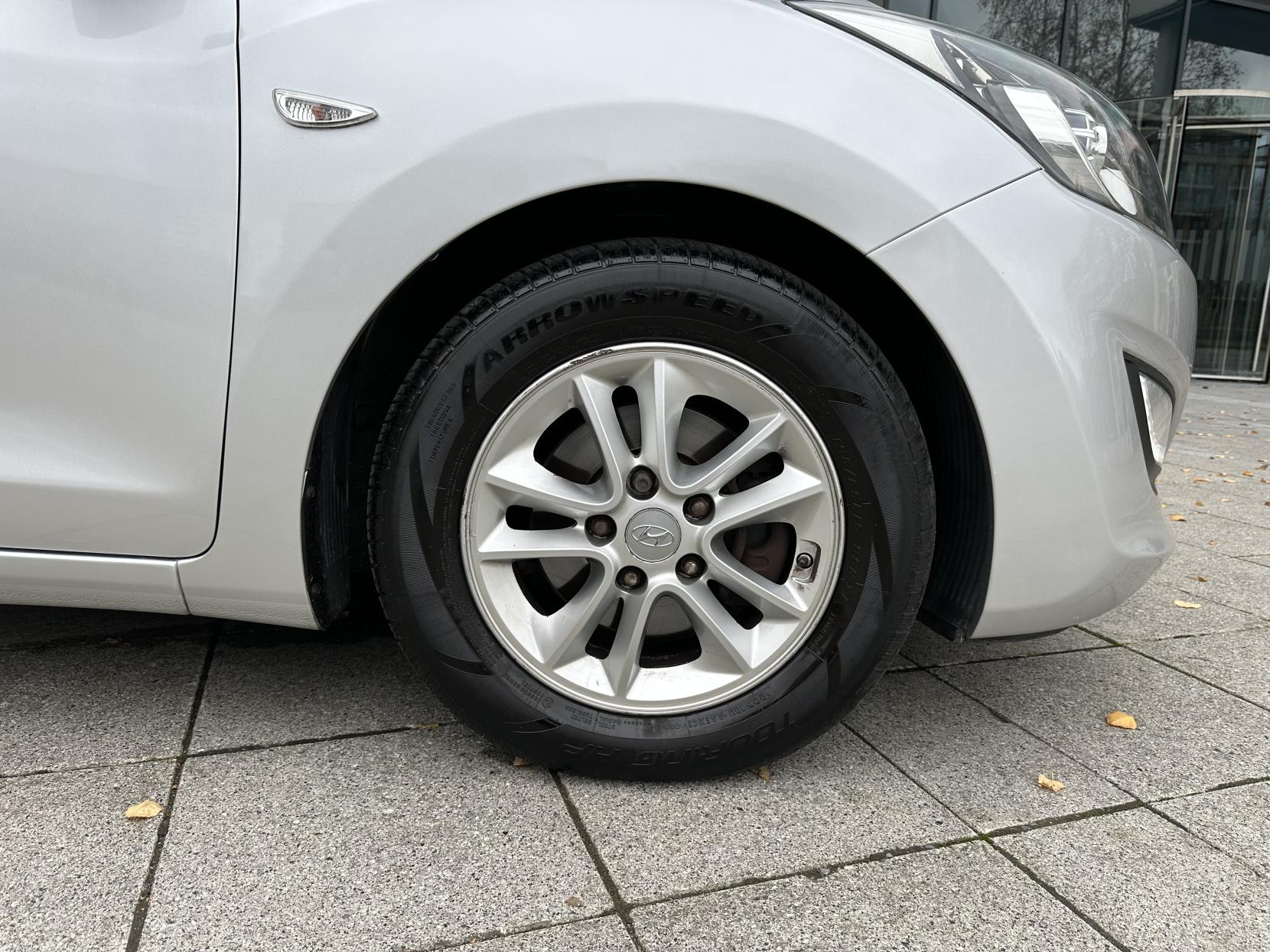 Hyundai i30 1.4 Active Hatchback 5dr Petrol Manual Euro 5 (100 ps)