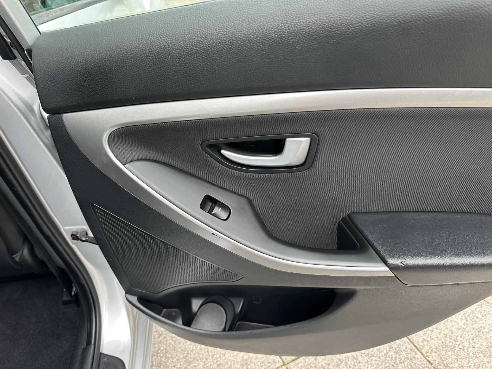 Hyundai i30 1.4 Active Hatchback 5dr Petrol Manual Euro 5 (100 ps)