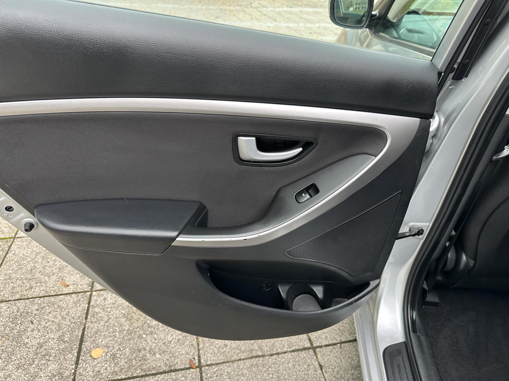 Hyundai i30 1.4 Active Hatchback 5dr Petrol Manual Euro 5 (100 ps)