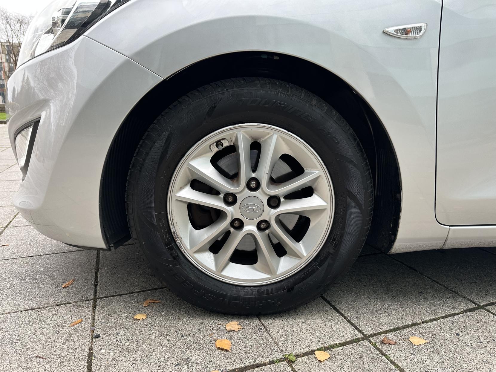 Hyundai i30 1.4 Active Hatchback 5dr Petrol Manual Euro 5 (100 ps)