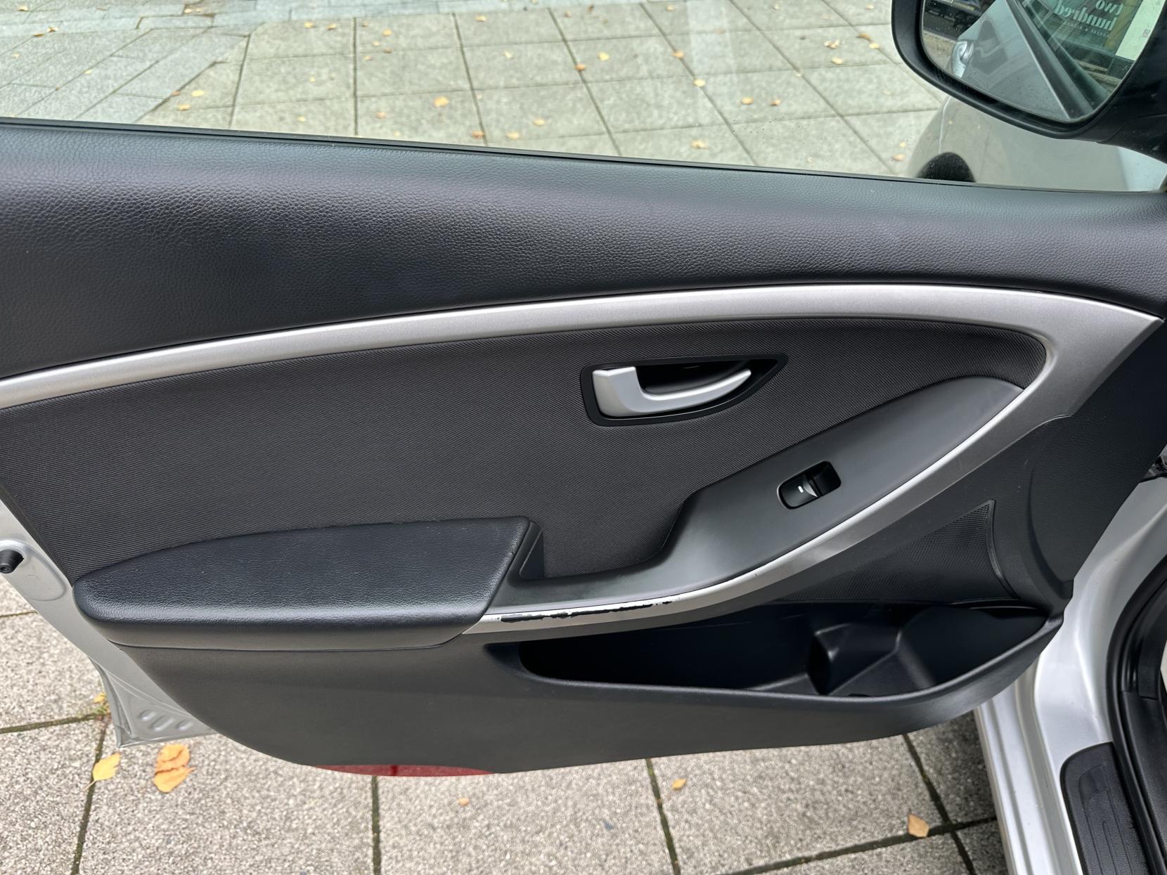 Hyundai i30 1.4 Active Hatchback 5dr Petrol Manual Euro 5 (100 ps)