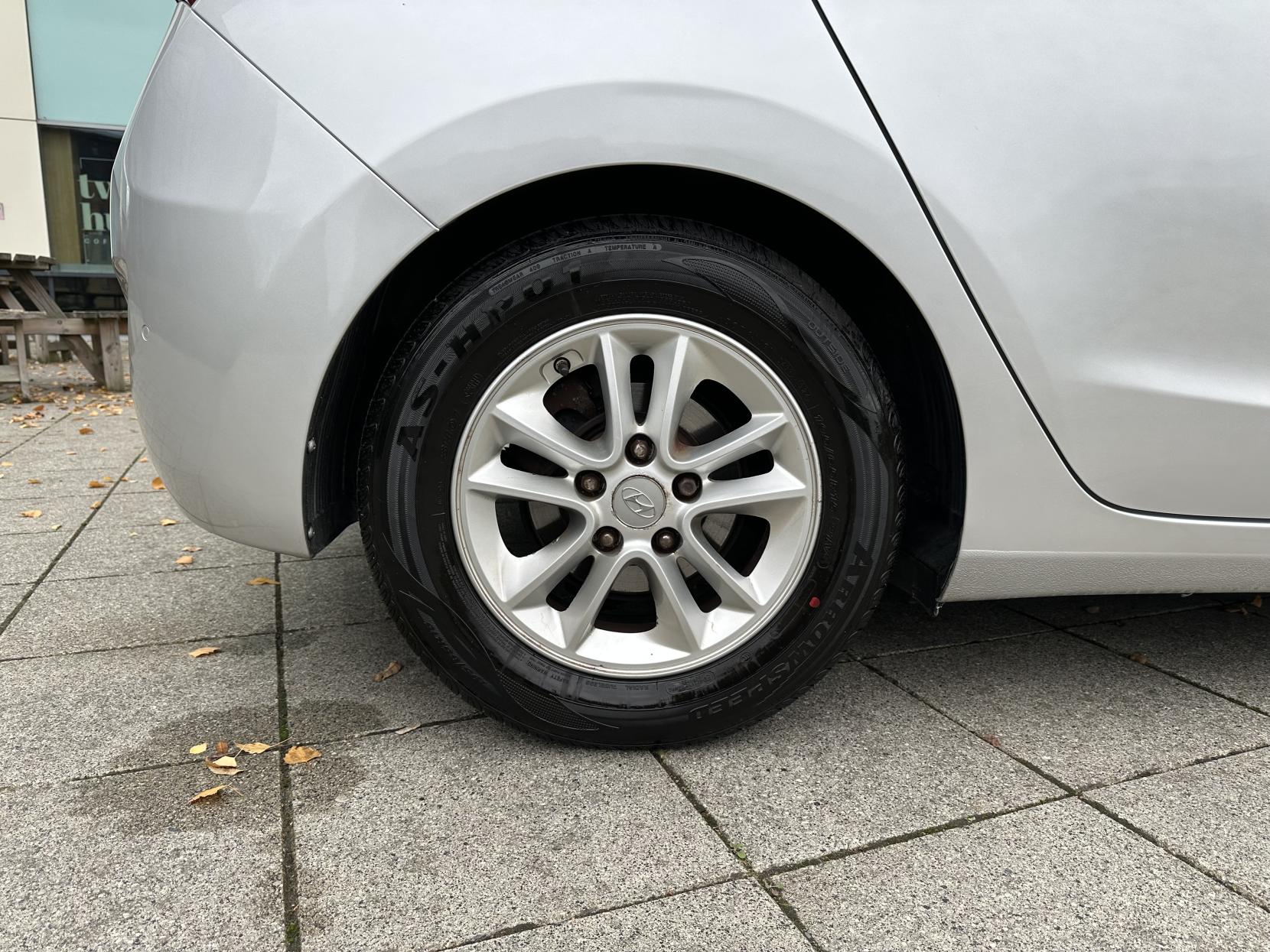 Hyundai i30 1.4 Active Hatchback 5dr Petrol Manual Euro 5 (100 ps)