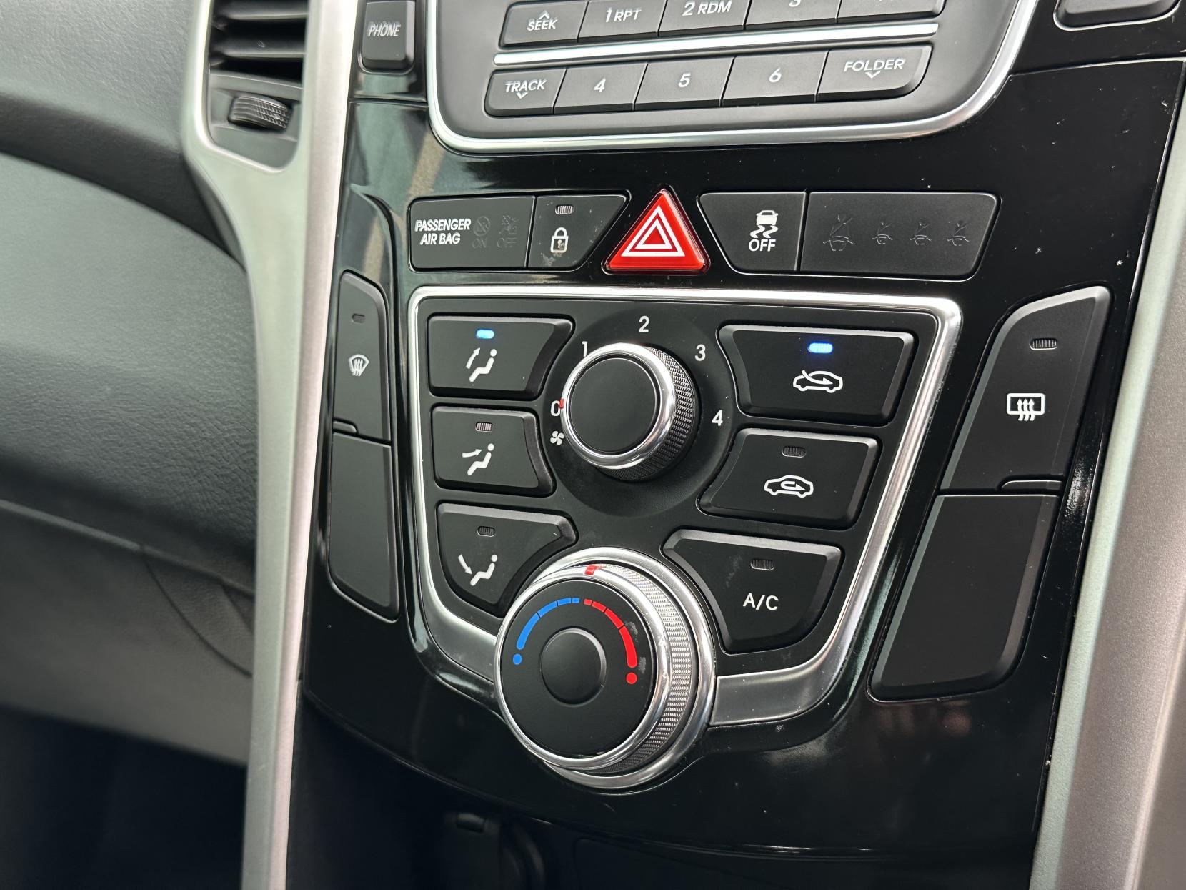 Hyundai i30 1.4 Active Hatchback 5dr Petrol Manual Euro 5 (100 ps)