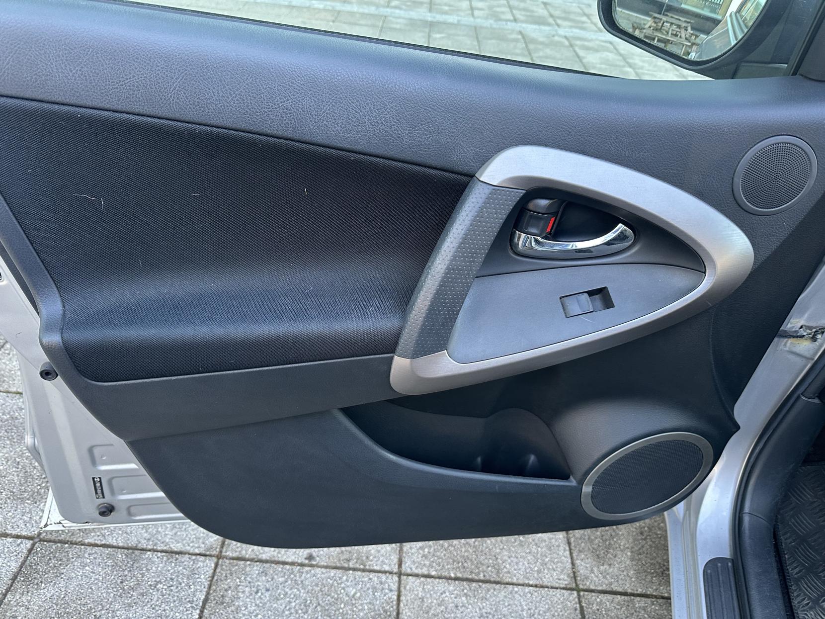 Toyota RAV4 2.0 XT3 SUV 5dr Petrol Automatic 4WD (212 g/km, 150 bhp)