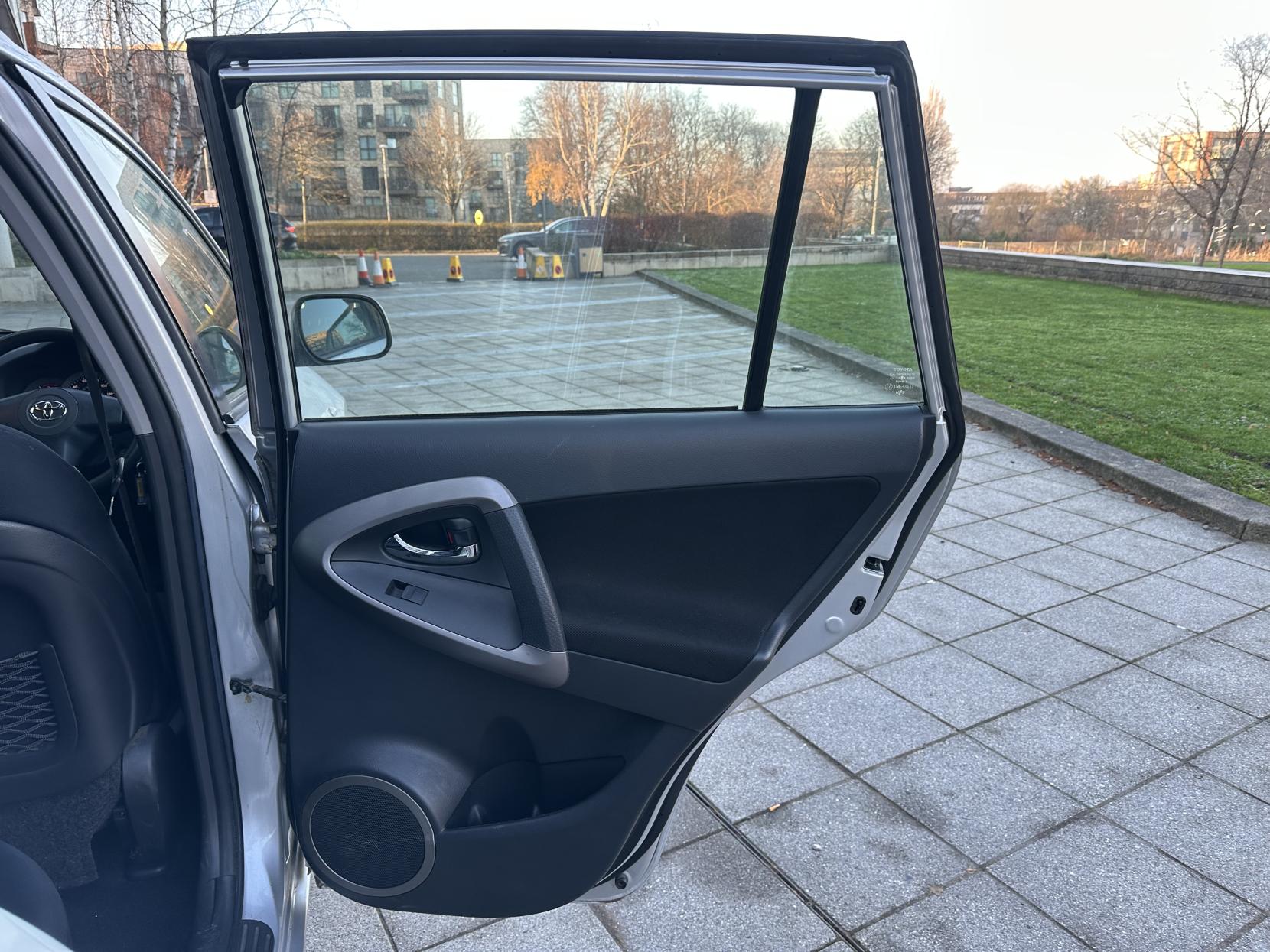 Toyota RAV4 2.0 XT3 SUV 5dr Petrol Automatic 4WD (212 g/km, 150 bhp)