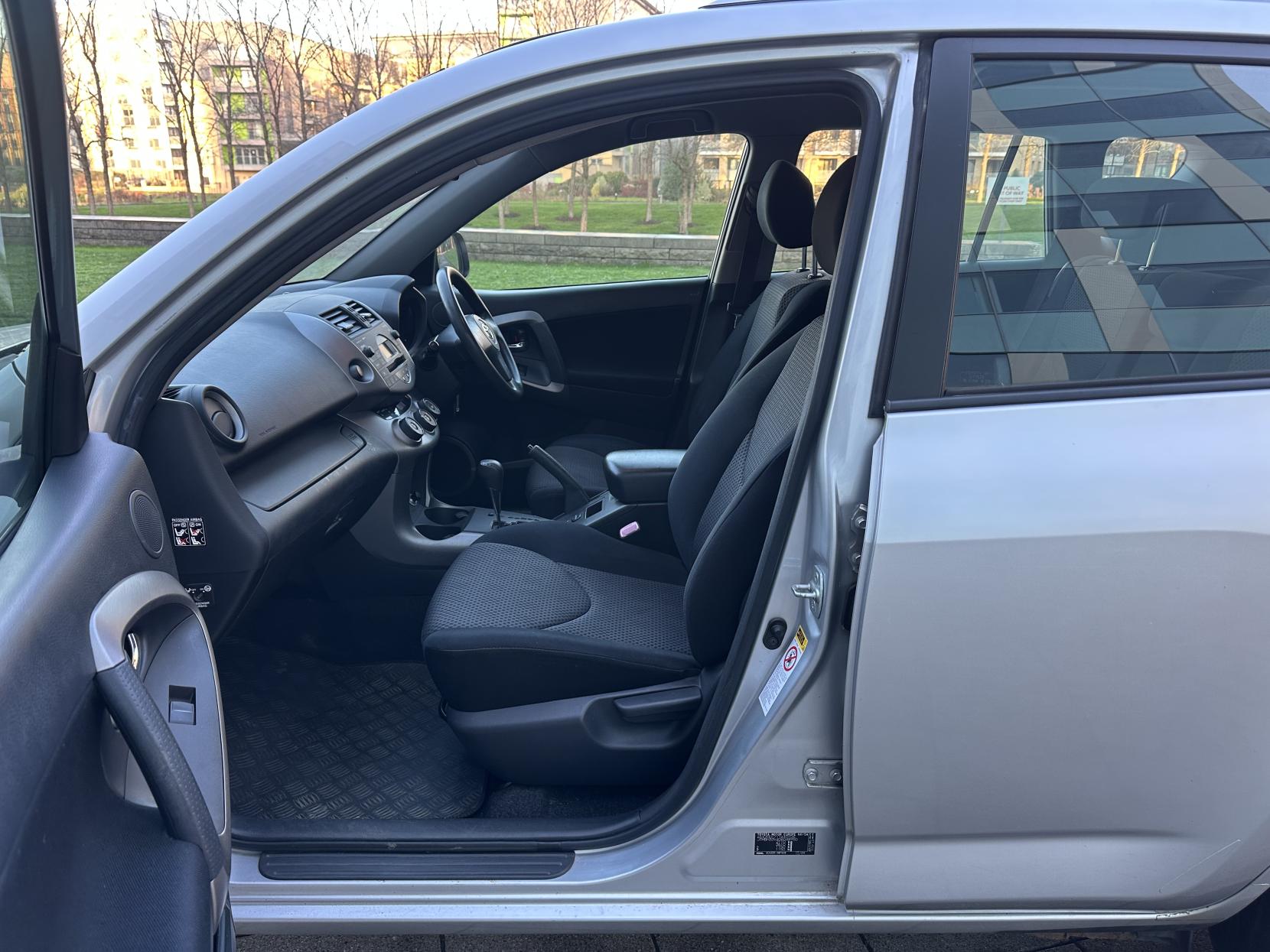 Toyota RAV4 2.0 XT3 SUV 5dr Petrol Automatic 4WD (212 g/km, 150 bhp)