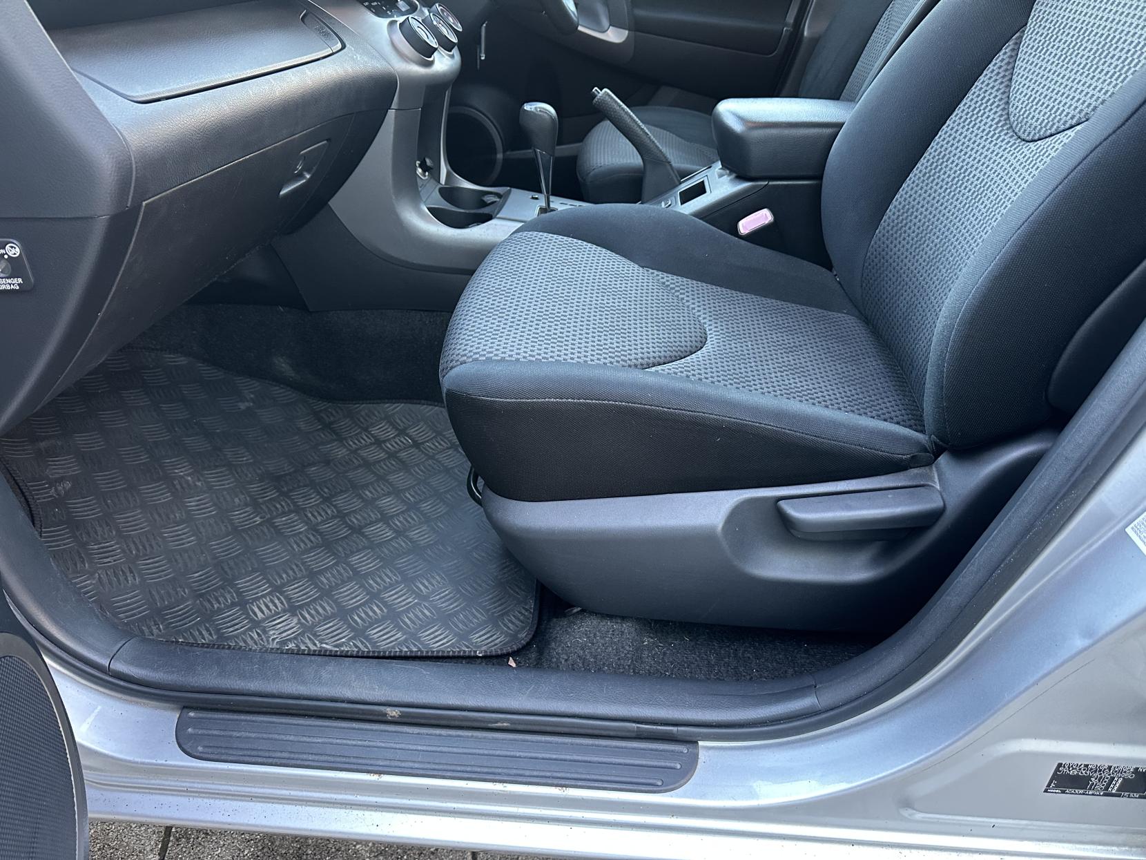 Toyota RAV4 2.0 XT3 SUV 5dr Petrol Automatic 4WD (212 g/km, 150 bhp)