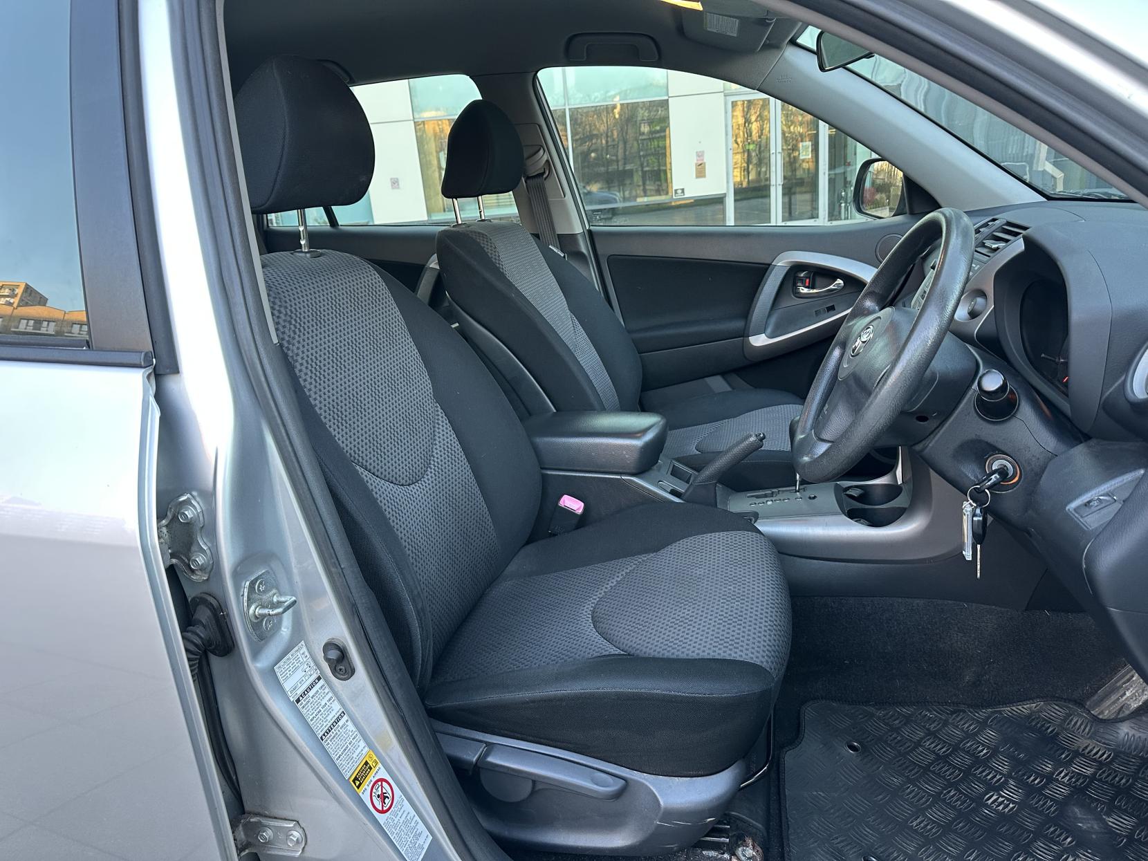 Toyota RAV4 2.0 XT3 SUV 5dr Petrol Automatic 4WD (212 g/km, 150 bhp)