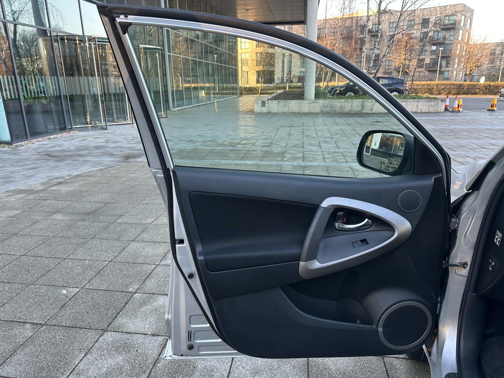 Toyota RAV4 2.0 XT3 SUV 5dr Petrol Automatic 4WD (212 g/km, 150 bhp)