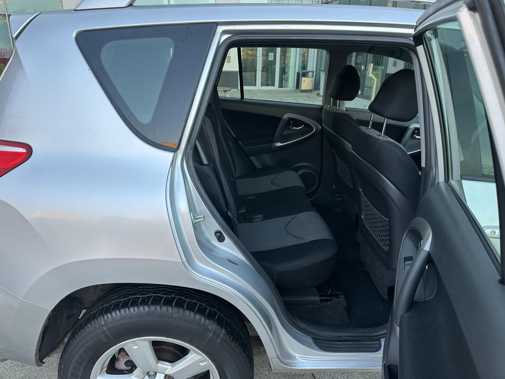 Toyota RAV4 2.0 XT3 SUV 5dr Petrol Automatic 4WD (212 g/km, 150 bhp)