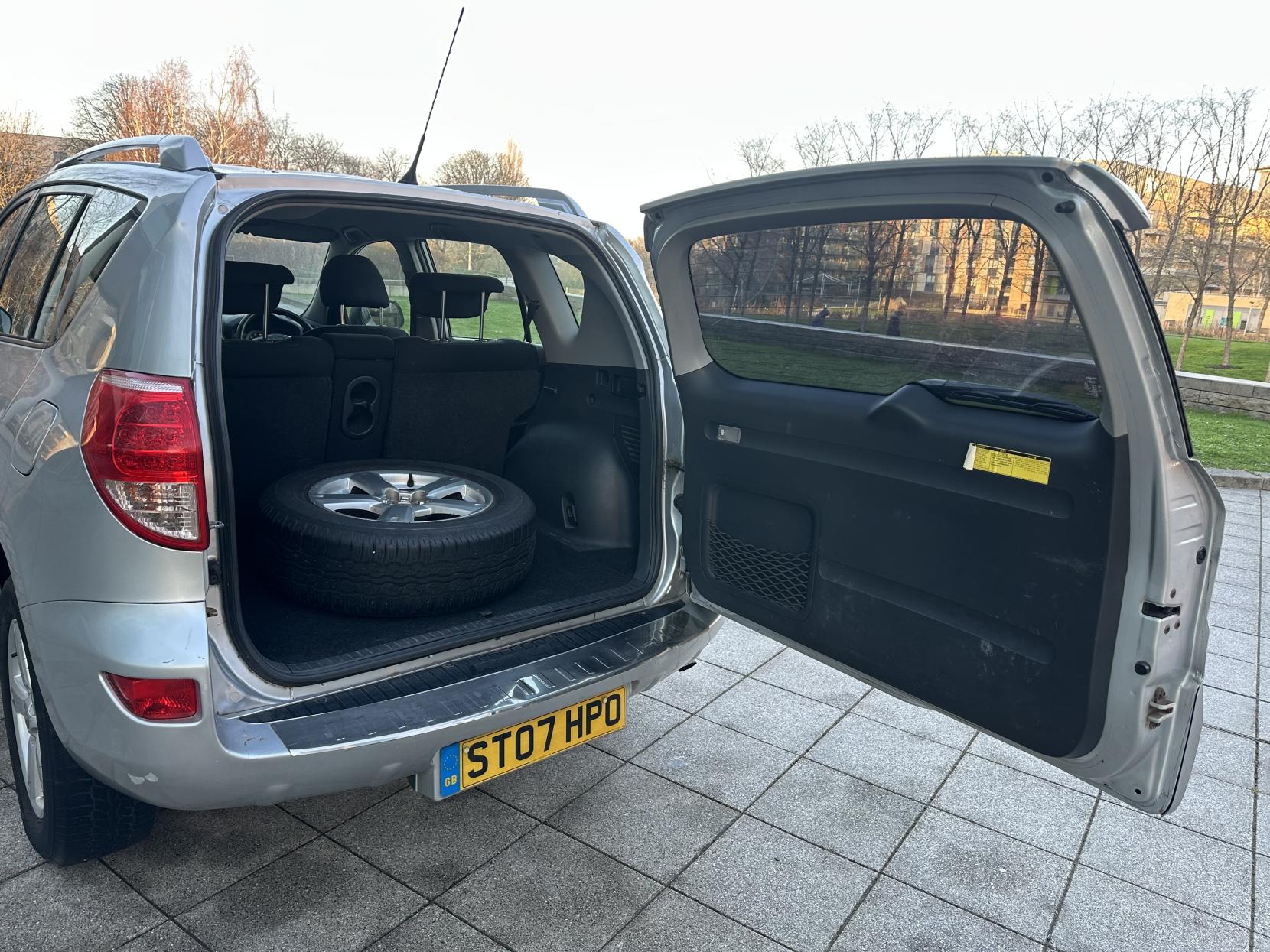 Toyota RAV4 2.0 XT3 SUV 5dr Petrol Automatic 4WD (212 g/km, 150 bhp)