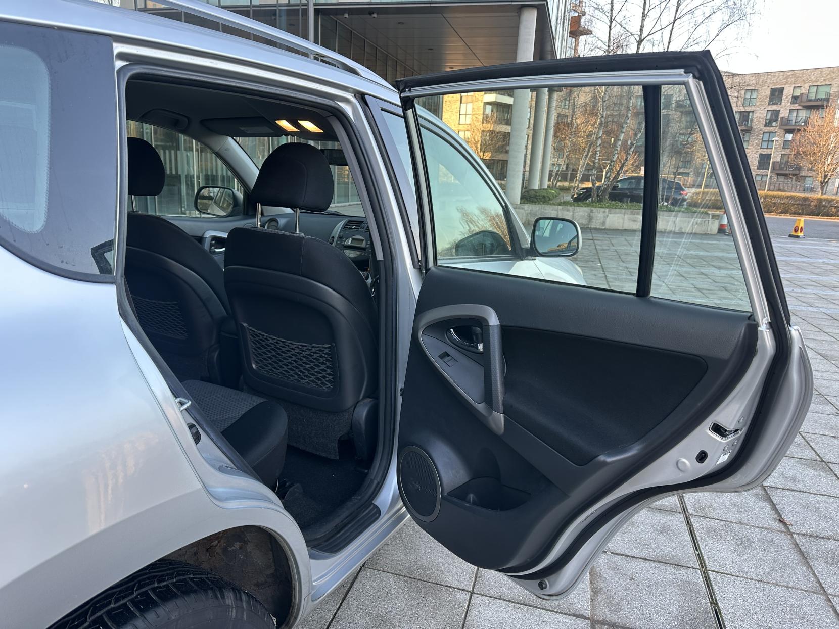 Toyota RAV4 2.0 XT3 SUV 5dr Petrol Automatic 4WD (212 g/km, 150 bhp)