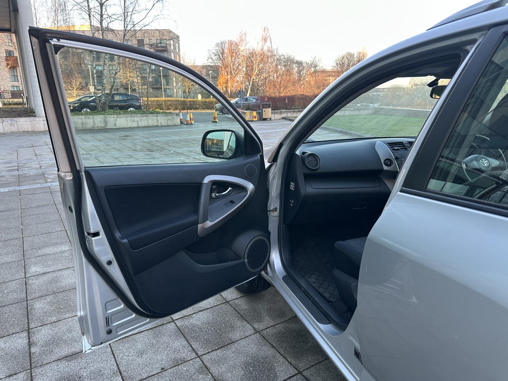 Toyota RAV4 2.0 XT3 SUV 5dr Petrol Automatic 4WD (212 g/km, 150 bhp)