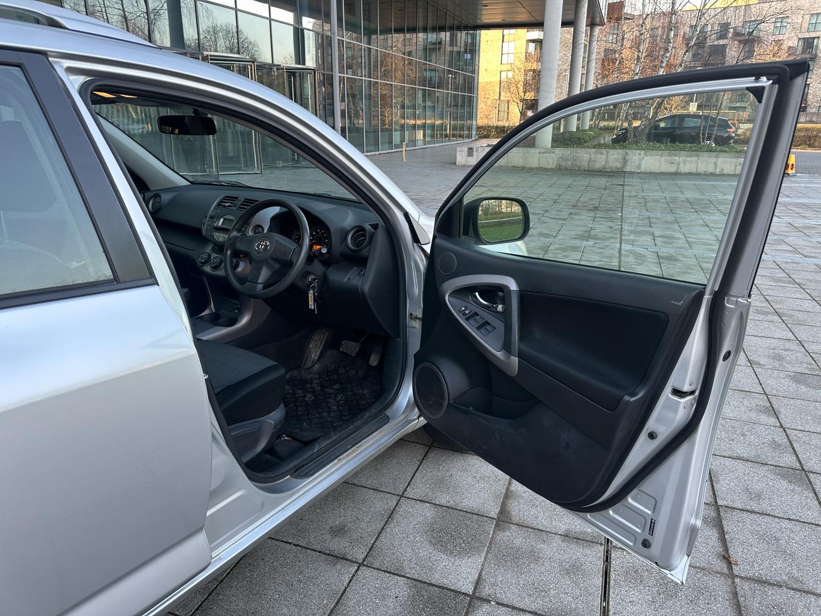 Toyota RAV4 2.0 XT3 SUV 5dr Petrol Automatic 4WD (212 g/km, 150 bhp)