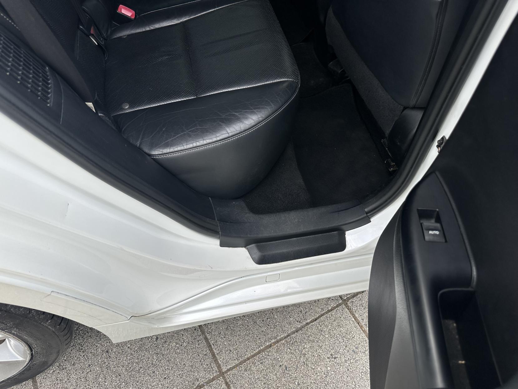 Lexus CT 1.8 200h SE-L Hatchback 5dr Petrol Hybrid CVT Euro 5 (s/s) (136 ps)