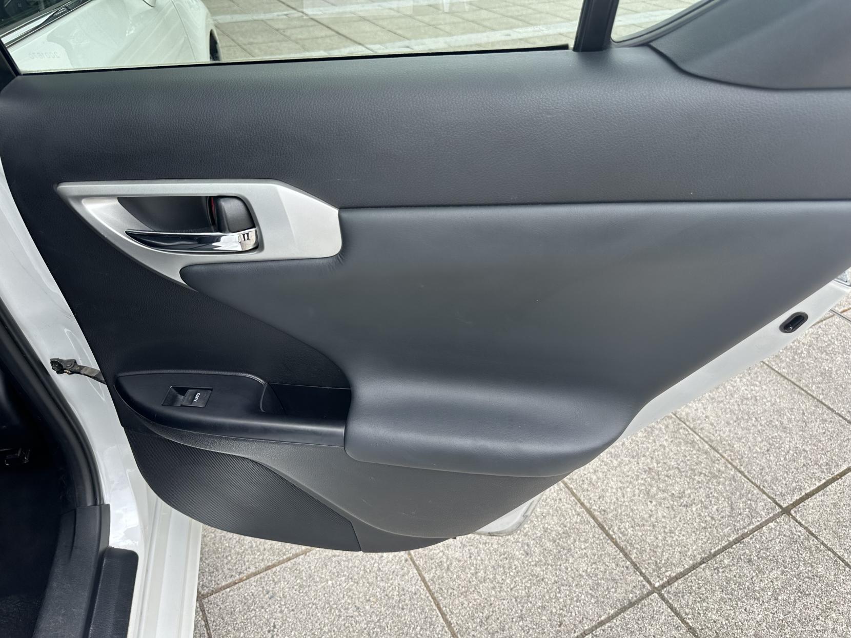Lexus CT 1.8 200h SE-L Hatchback 5dr Petrol Hybrid CVT Euro 5 (s/s) (136 ps)