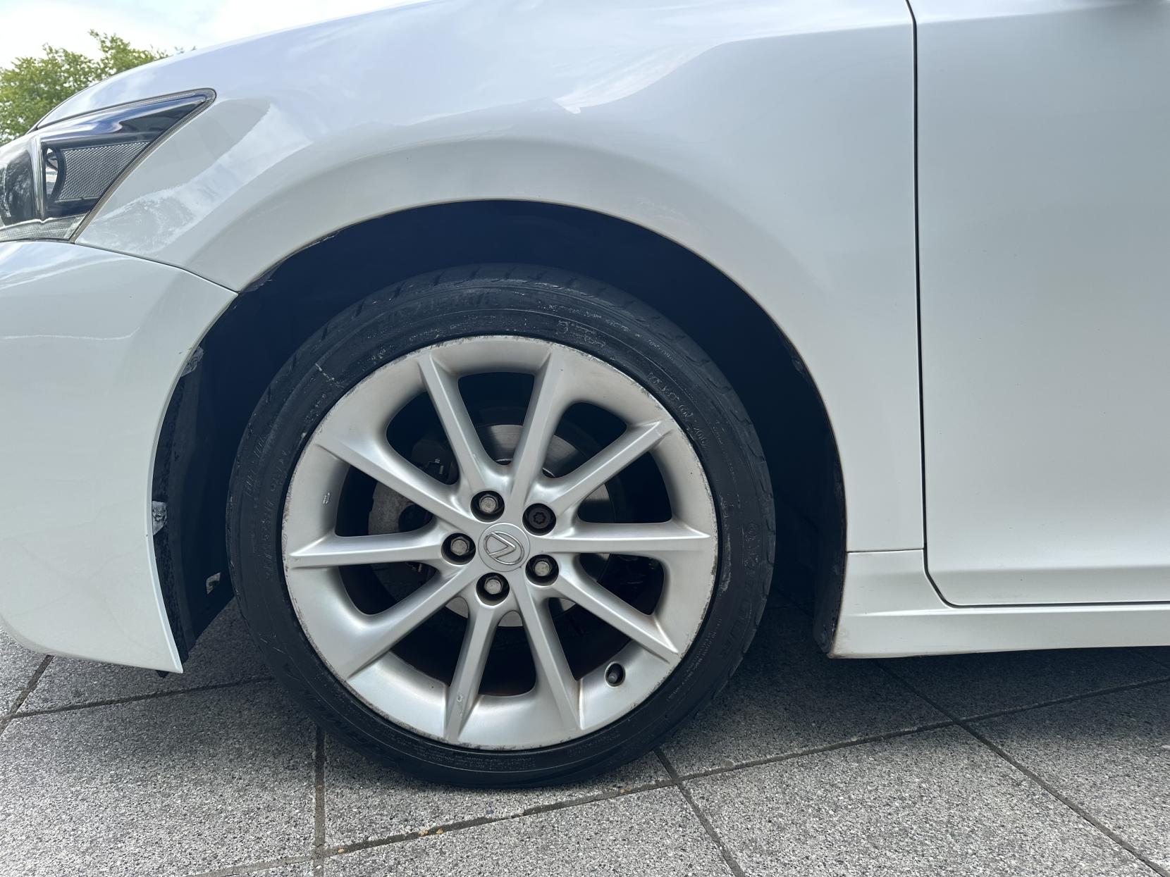 Lexus CT 1.8 200h SE-L Hatchback 5dr Petrol Hybrid CVT Euro 5 (s/s) (136 ps)