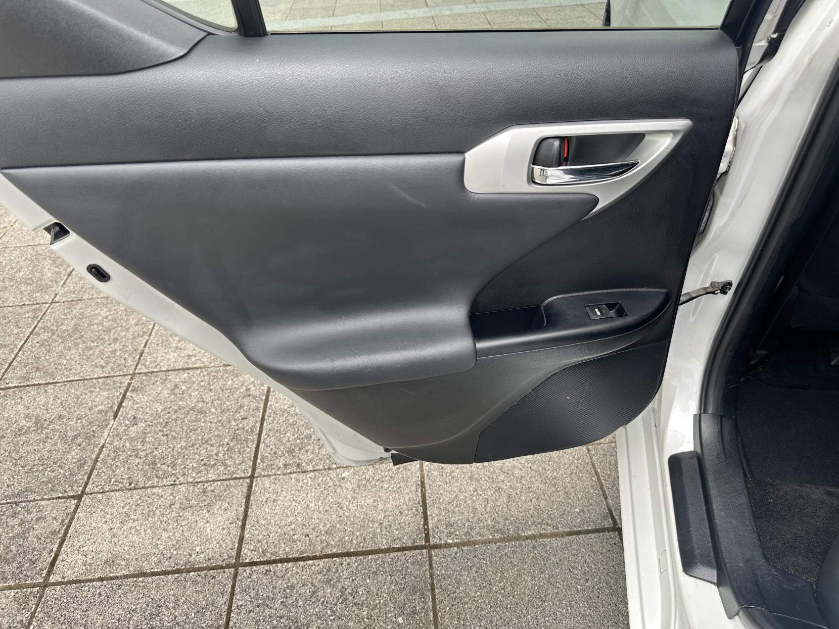 Lexus CT 1.8 200h SE-L Hatchback 5dr Petrol Hybrid CVT Euro 5 (s/s) (136 ps)