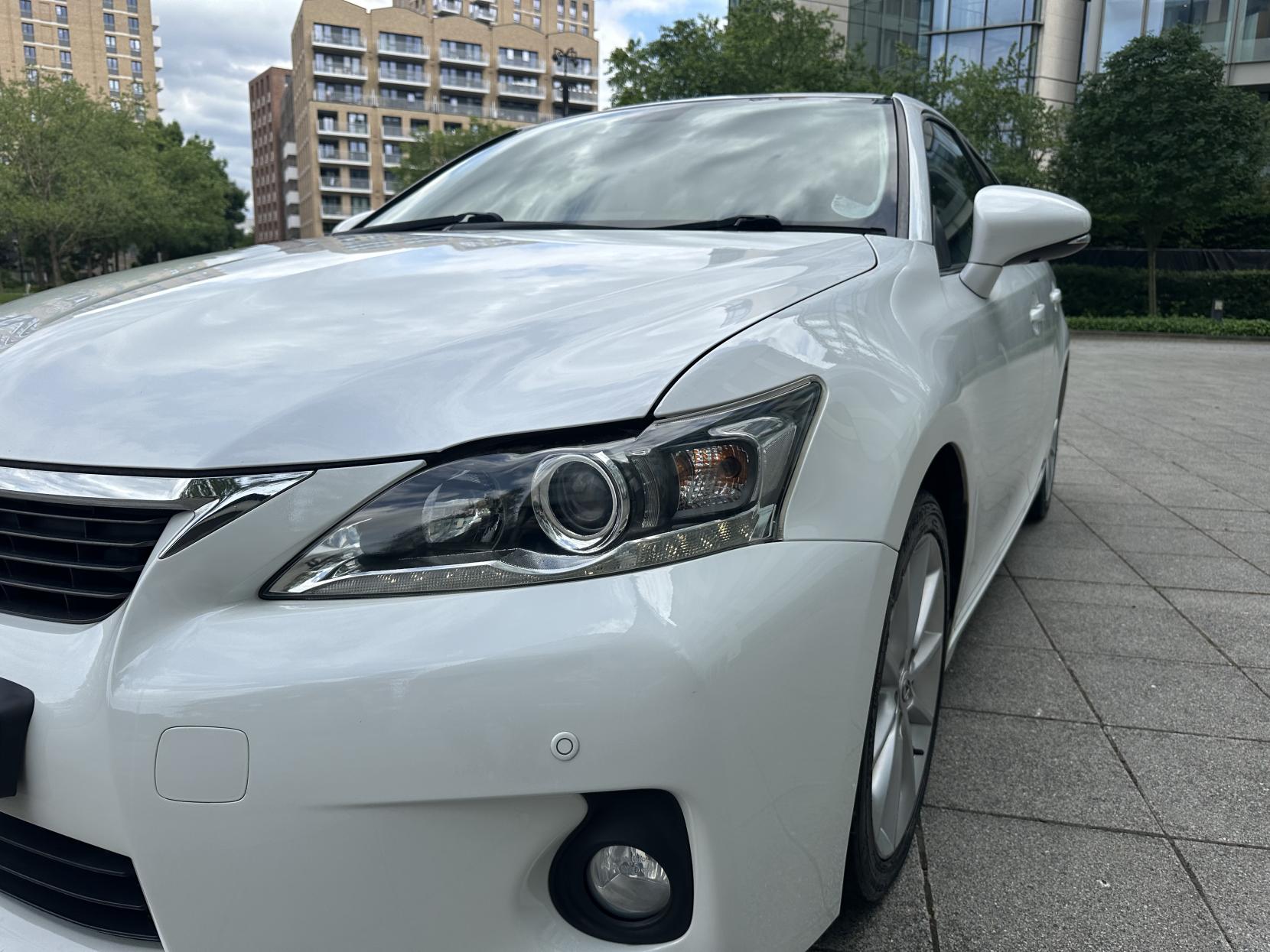 Lexus CT 1.8 200h SE-L Hatchback 5dr Petrol Hybrid CVT Euro 5 (s/s) (136 ps)