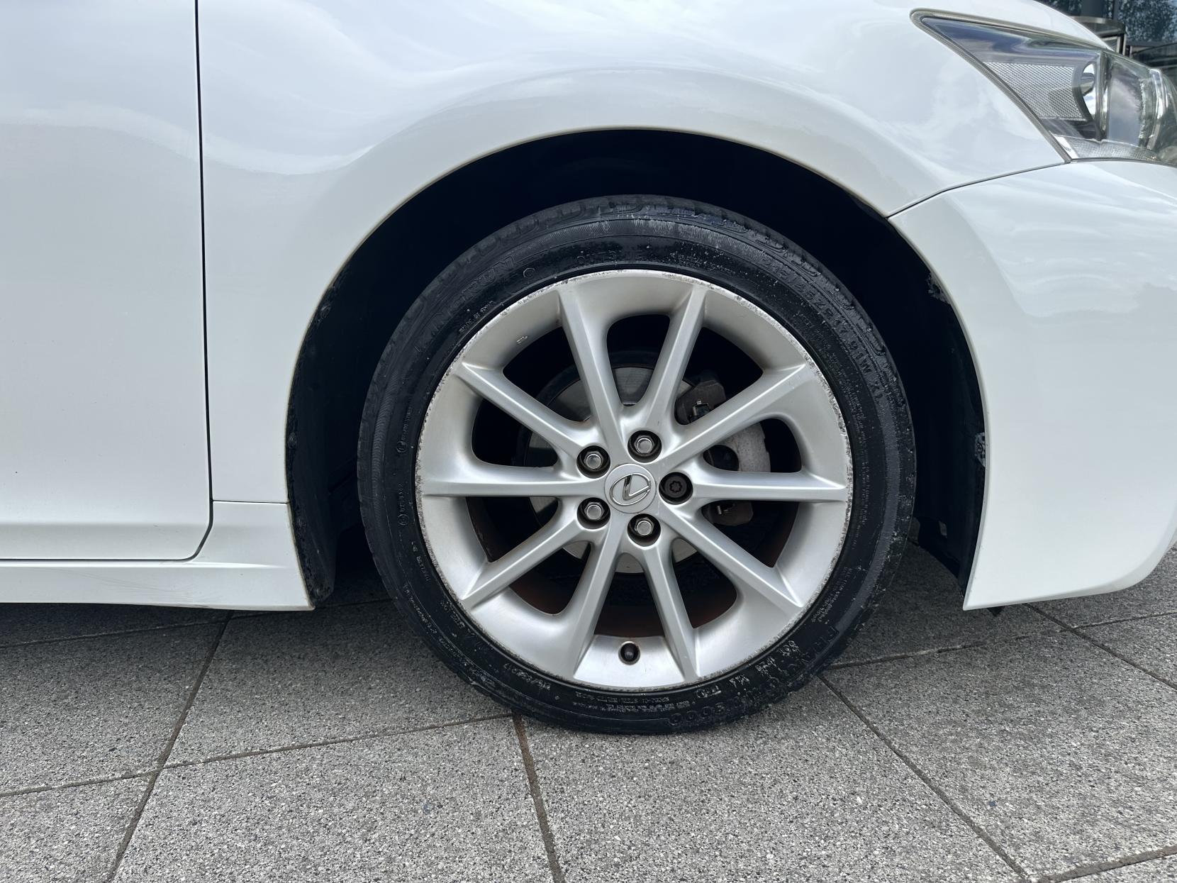 Lexus CT 1.8 200h SE-L Hatchback 5dr Petrol Hybrid CVT Euro 5 (s/s) (136 ps)